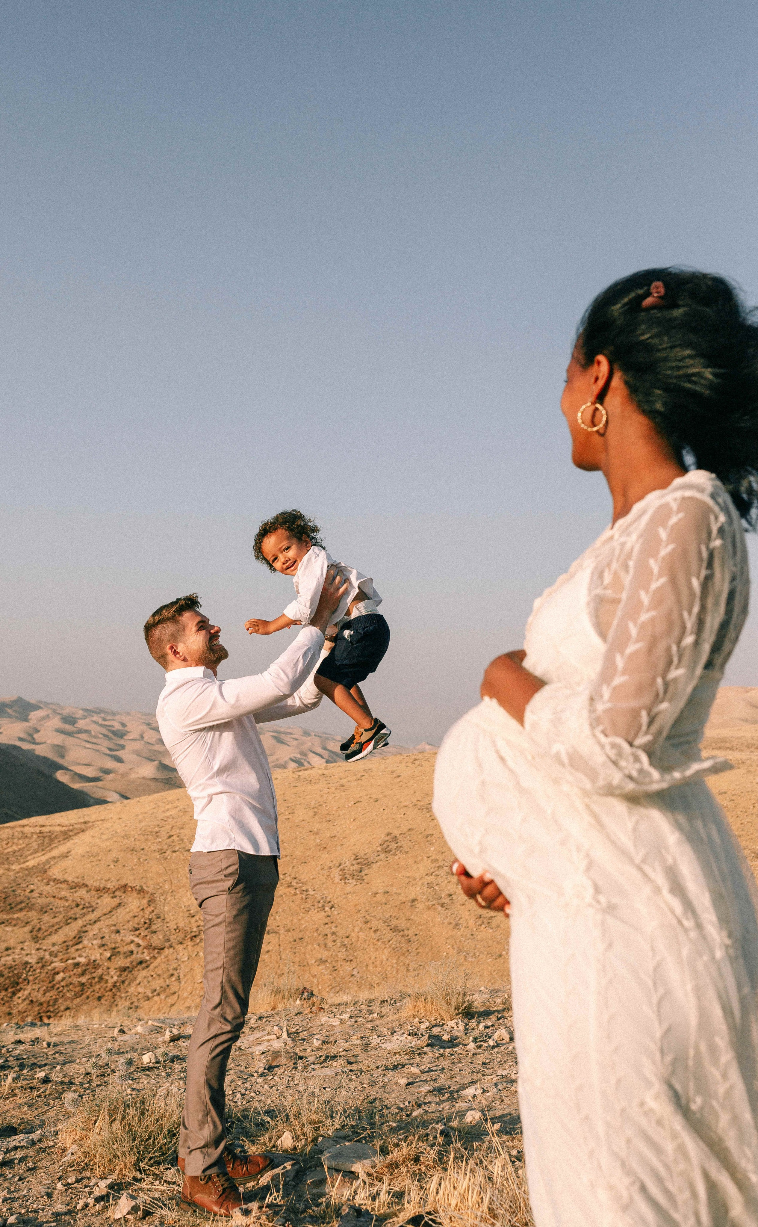 PHOTO SESSION IN THE DESERT NEAR MAALE ADUMIM. PHOTOGRAPHER IN ISRAEL