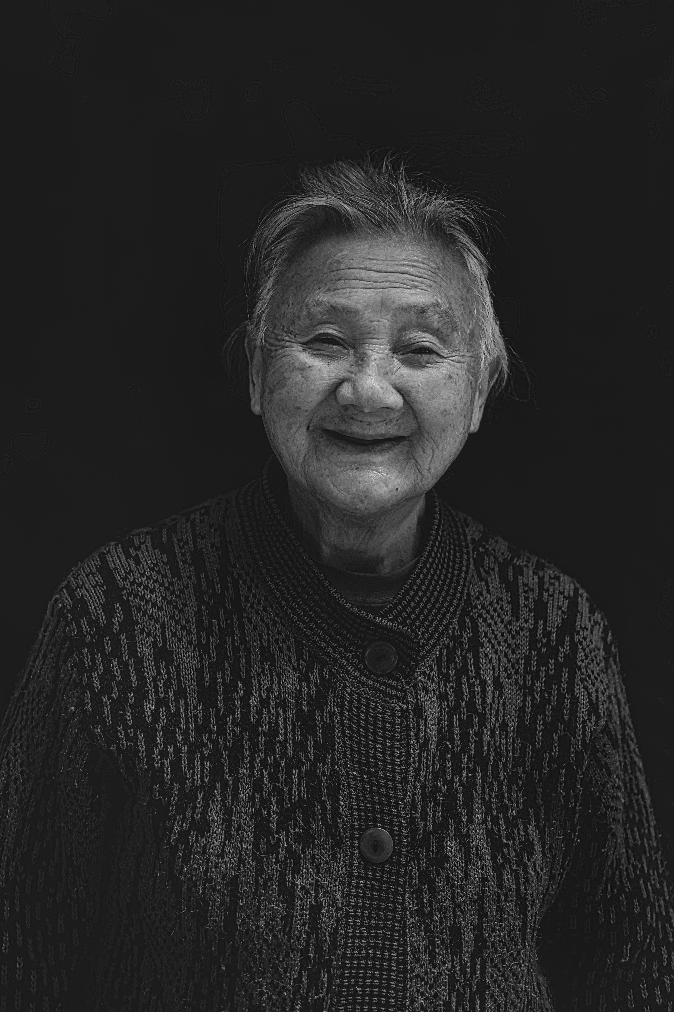 Candid Street Portrait 📷 in Black & White photography | Guangzhou City | China 🇨🇳 