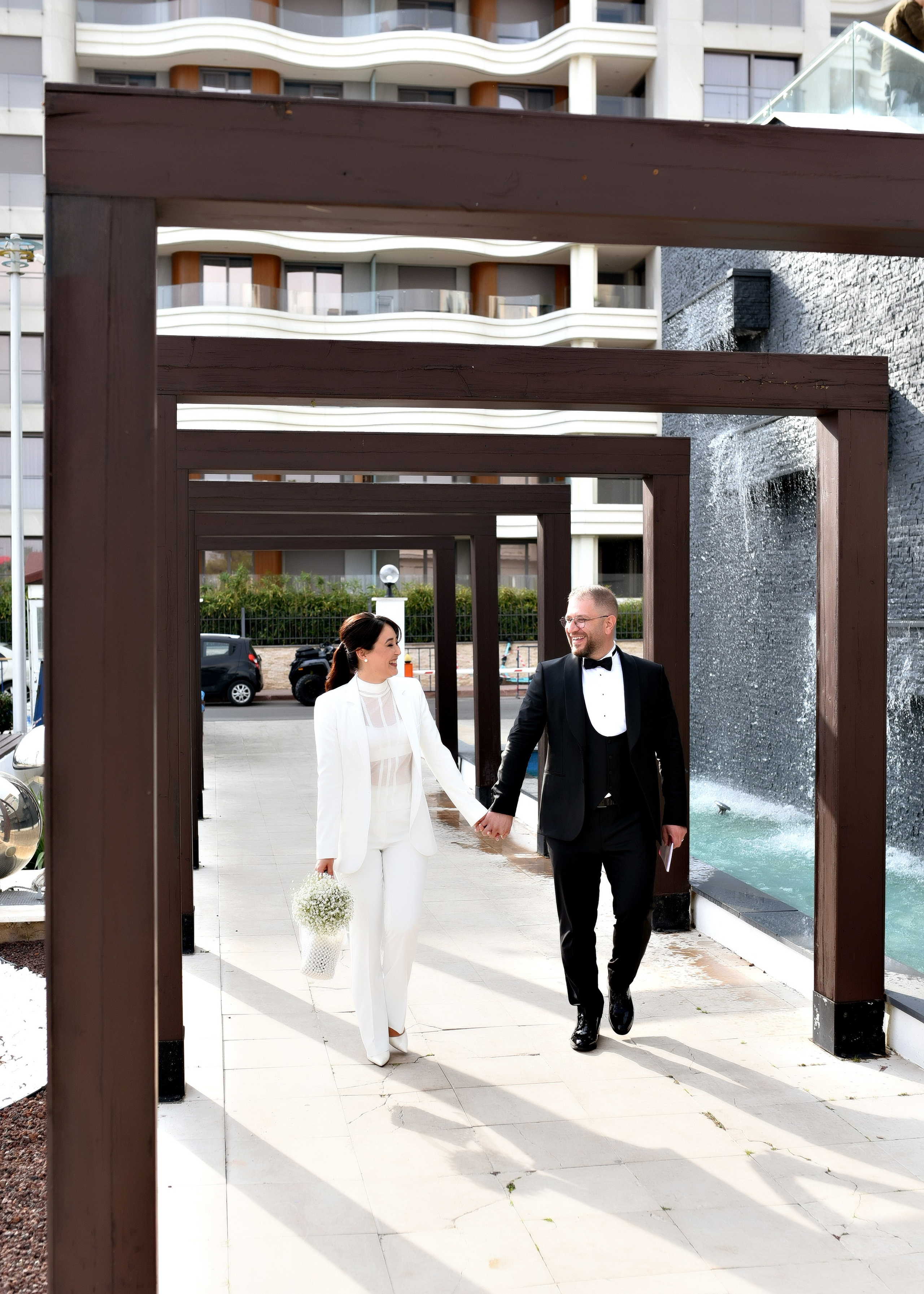 Свадебная фотосессия в Анталии — живые эмоции, искренние чувства и естественные кадры. Я свадебный фотограф в Анталии, создаю стильные и душевные истории любви на море, в отелях и ресторанах Турции. Свадьбы, love story и destination-съёмки для пар, которые ценят атмосферу, эстетику и настоящие моменты