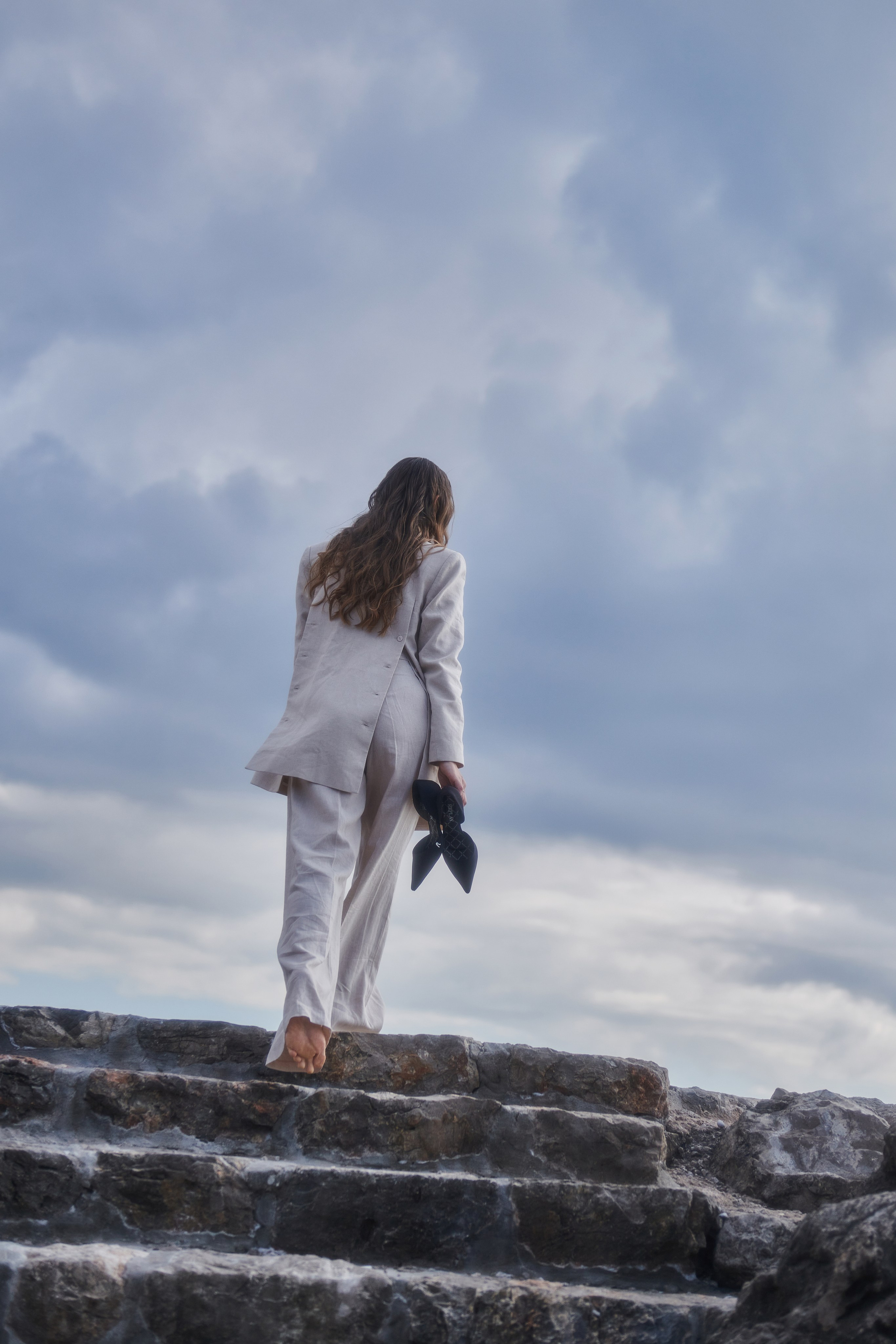 YLVA store SS2025 campaign. Minimalist brand photographer & videographer | Raw sincerity. Pure Form