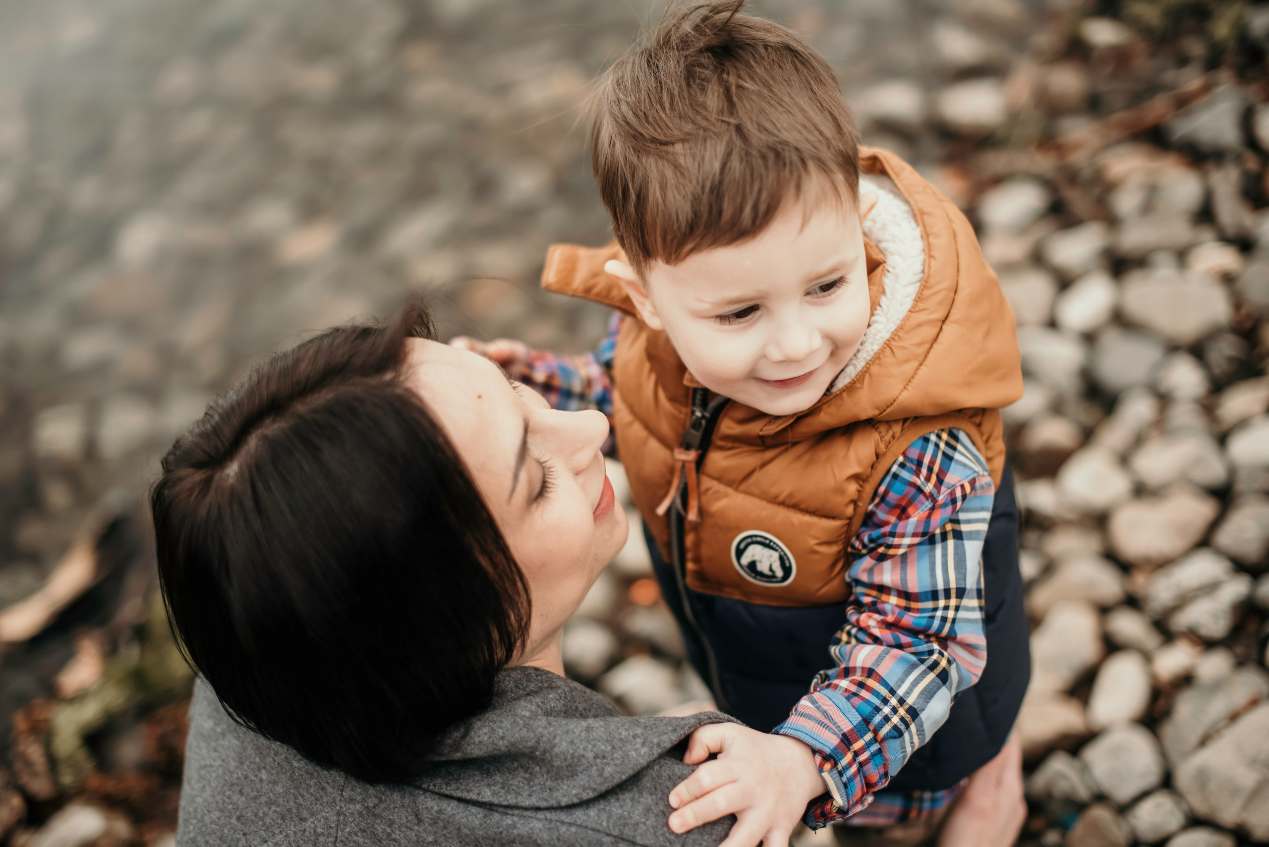 A walk by the water. Newborn, pregnancy, family photographer in New Jersey