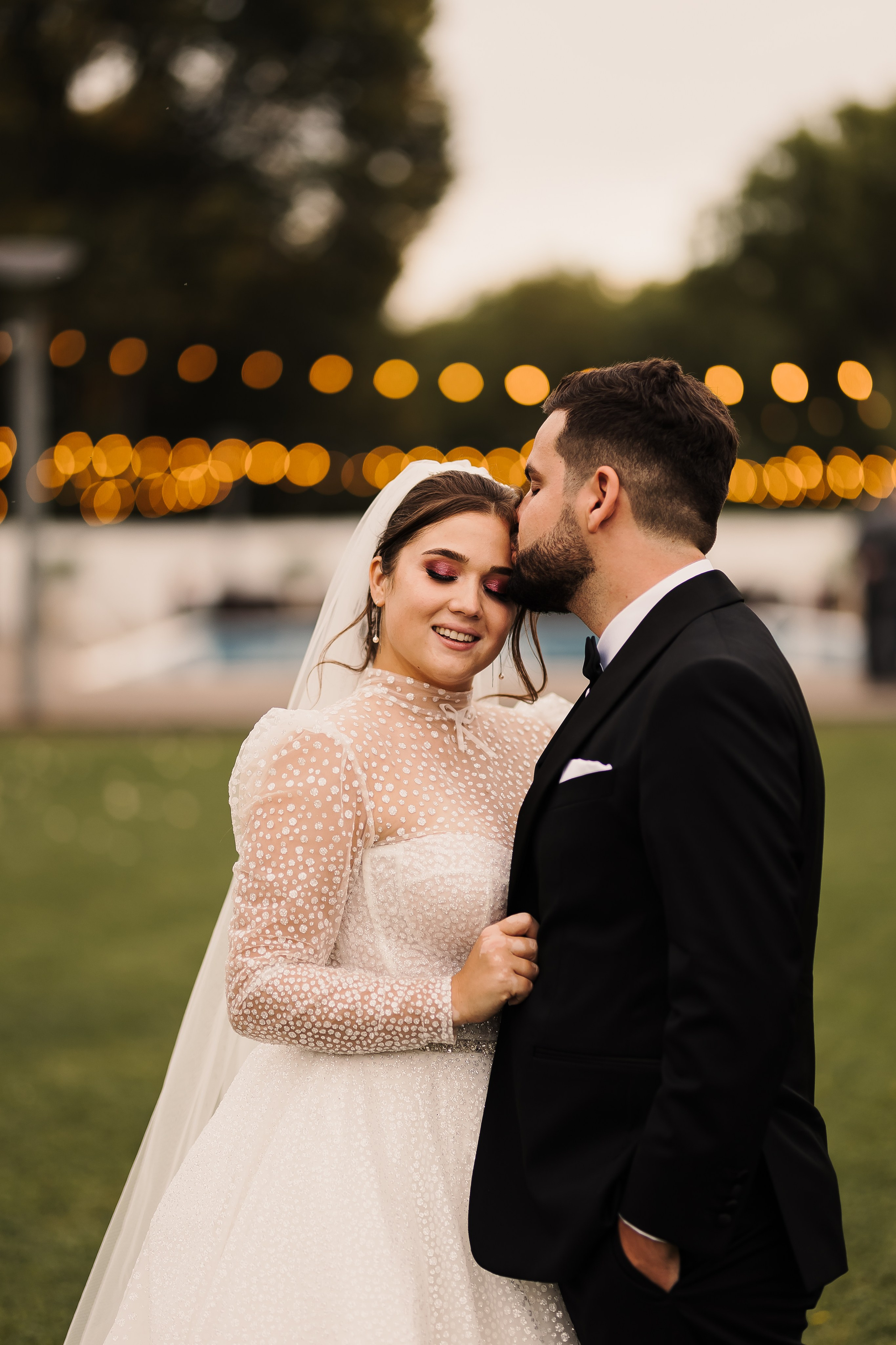 portrete cuplu fericit la nunta