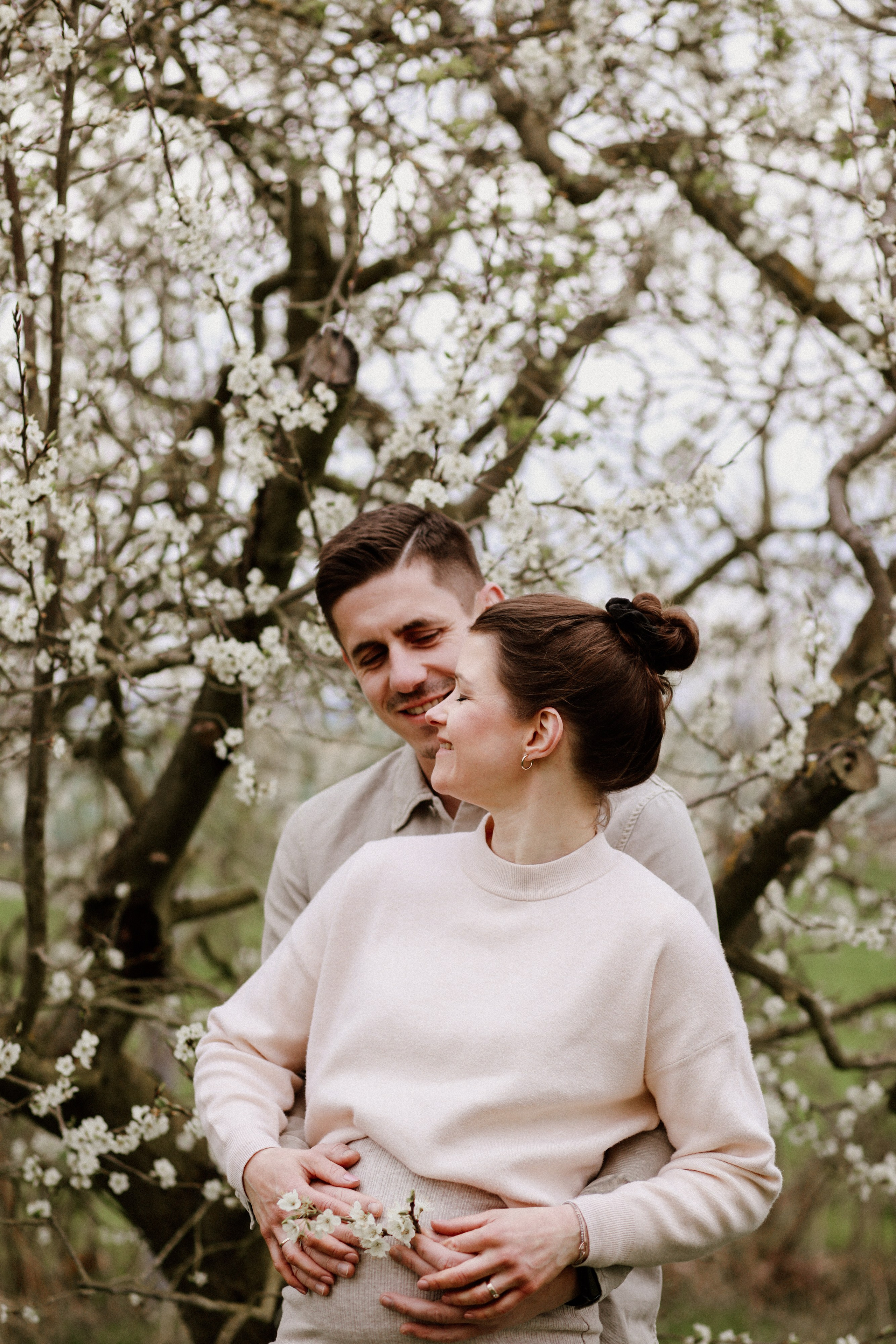 „Ungezwungene Familienfotos mit Kindern in der Natur“