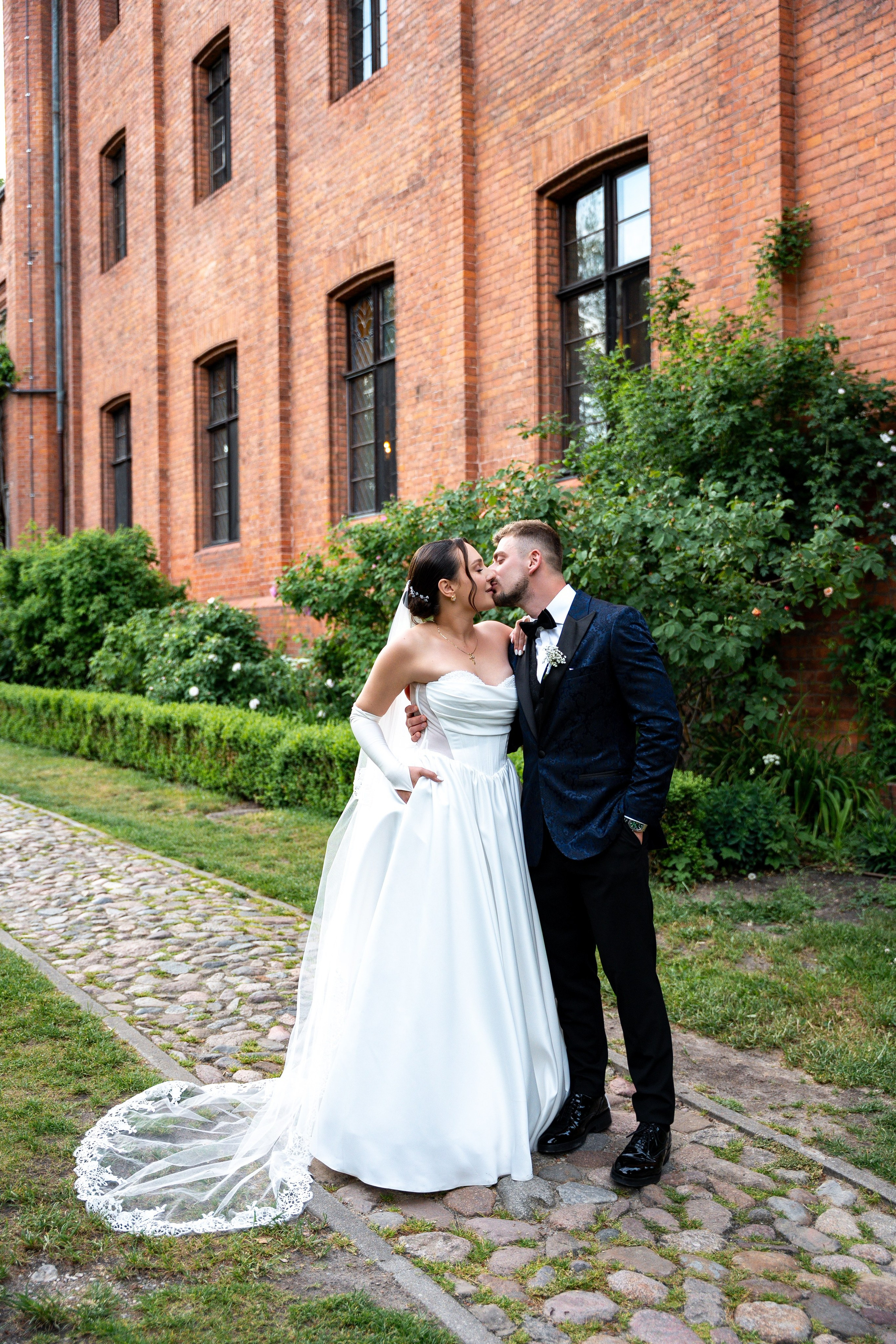 E&N: Zamek w Rzucewie. SL Wedding Photo — Editorial, Elegant & Timeless Wedding Photography in Poland and Across Europe