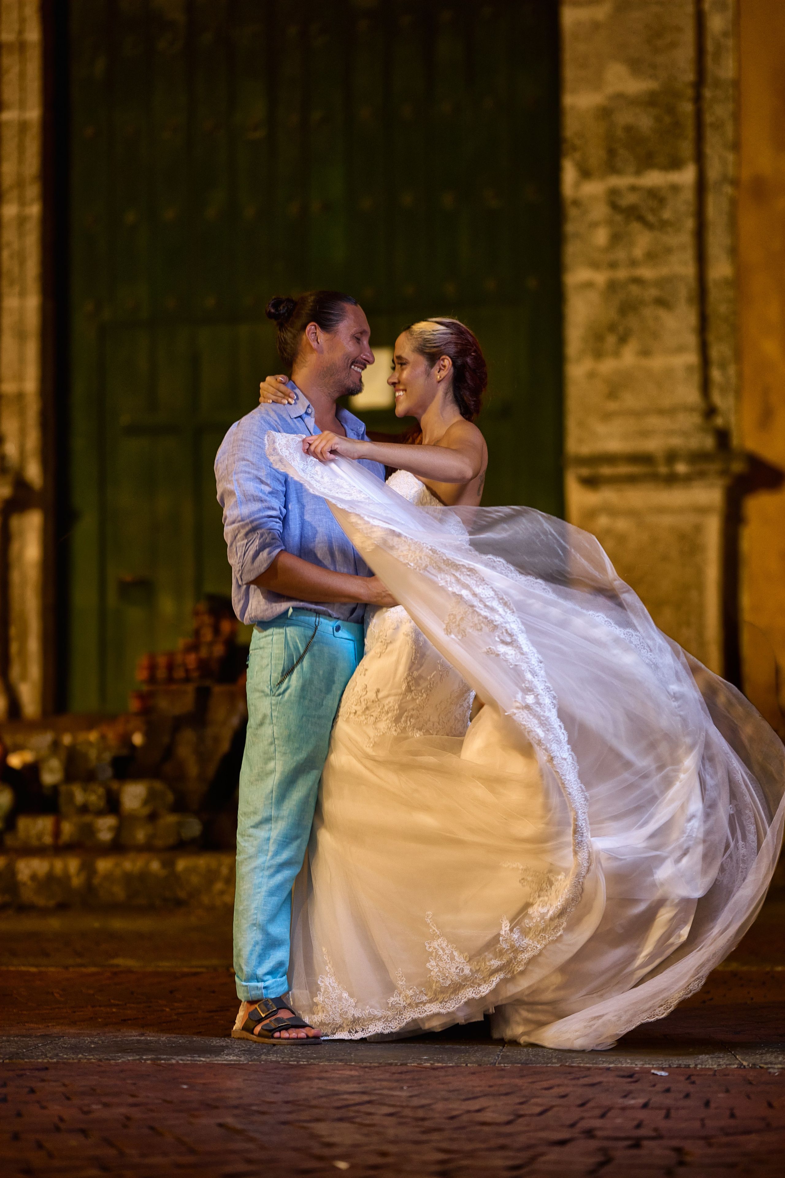 Trash the Dress en Cartagena. Wedding Photography & Videography by ZZ Hendrick | Capturing Your Love Story in Colombia & USA