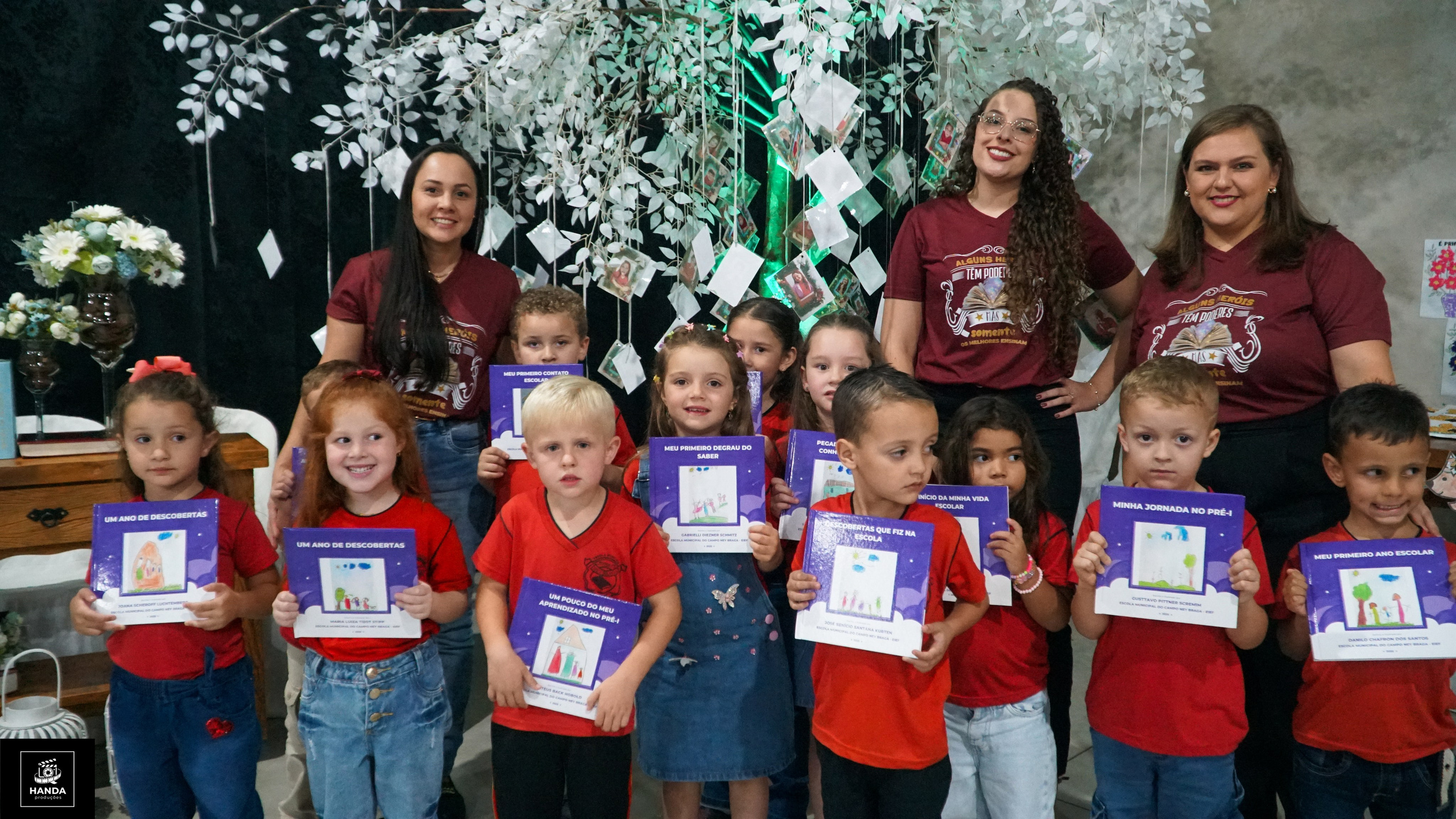 Noite autógrafos colégio Aurélio Buarque de Holanda. Handa Produções
