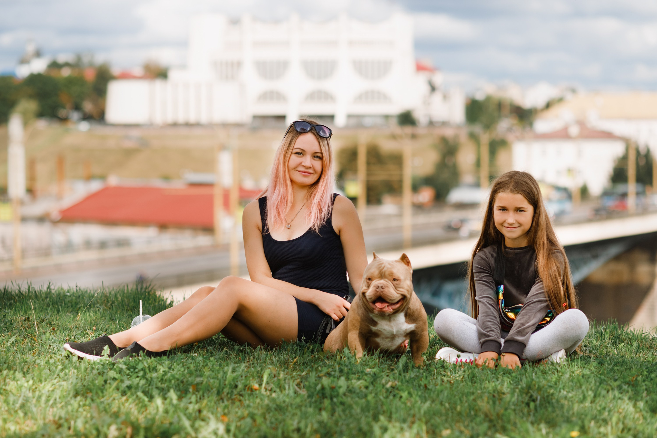 Alesya & her bullies. Kaja | fotograf we Wrocławiu | ludzie i psy