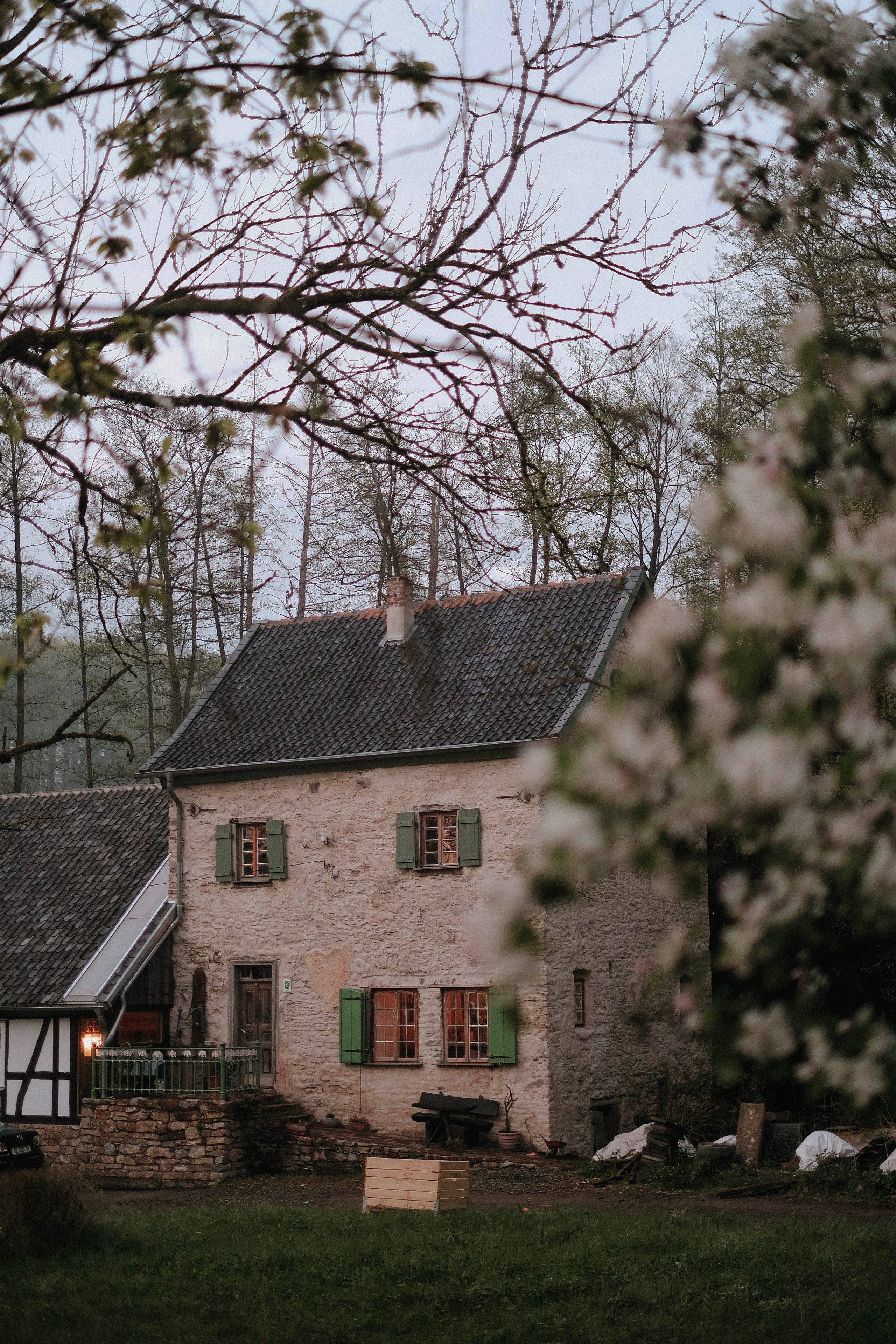 One year in a 500 years old house. Authentische Familienfotografie in Köln