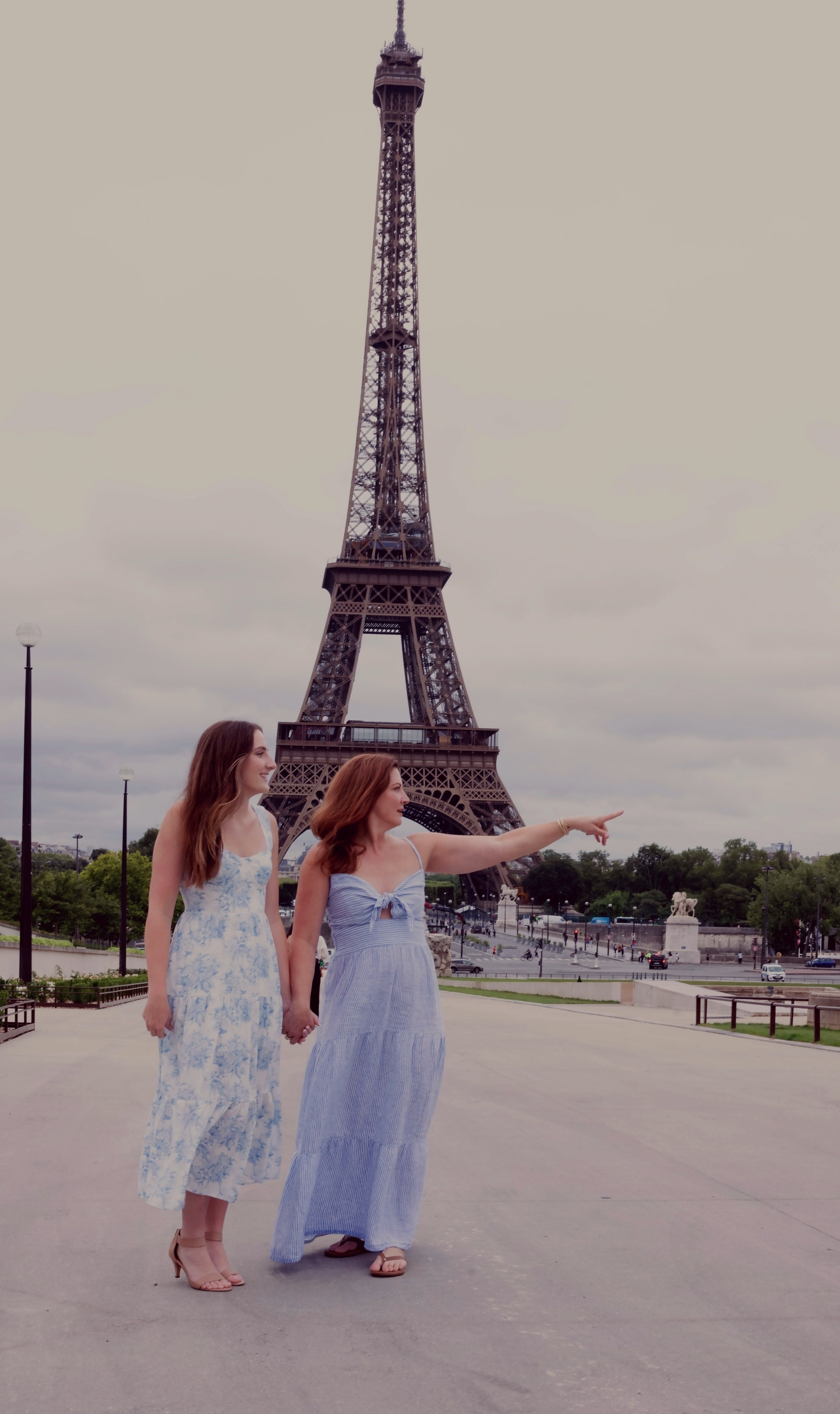 Family photoshoot in Paris. Alina Tagzieva- a photograper in Paris