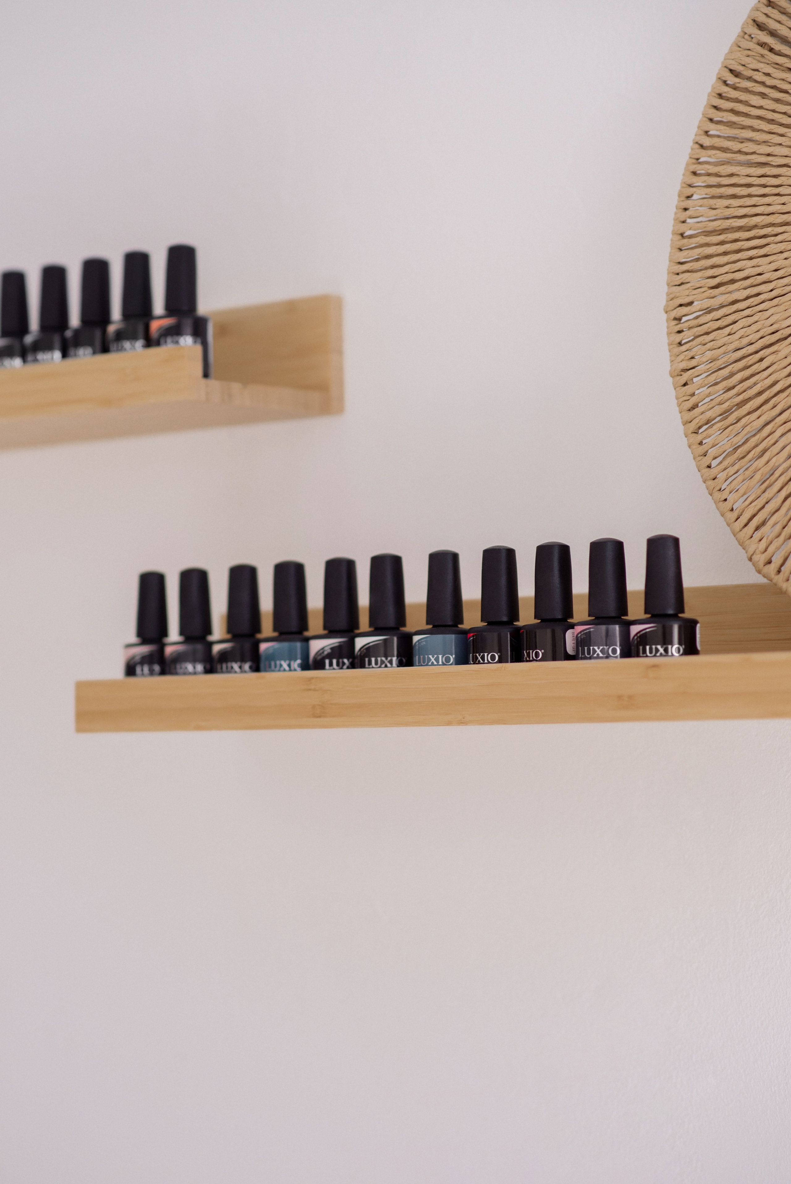 Ella, manicurist. Www.iastakhova.com