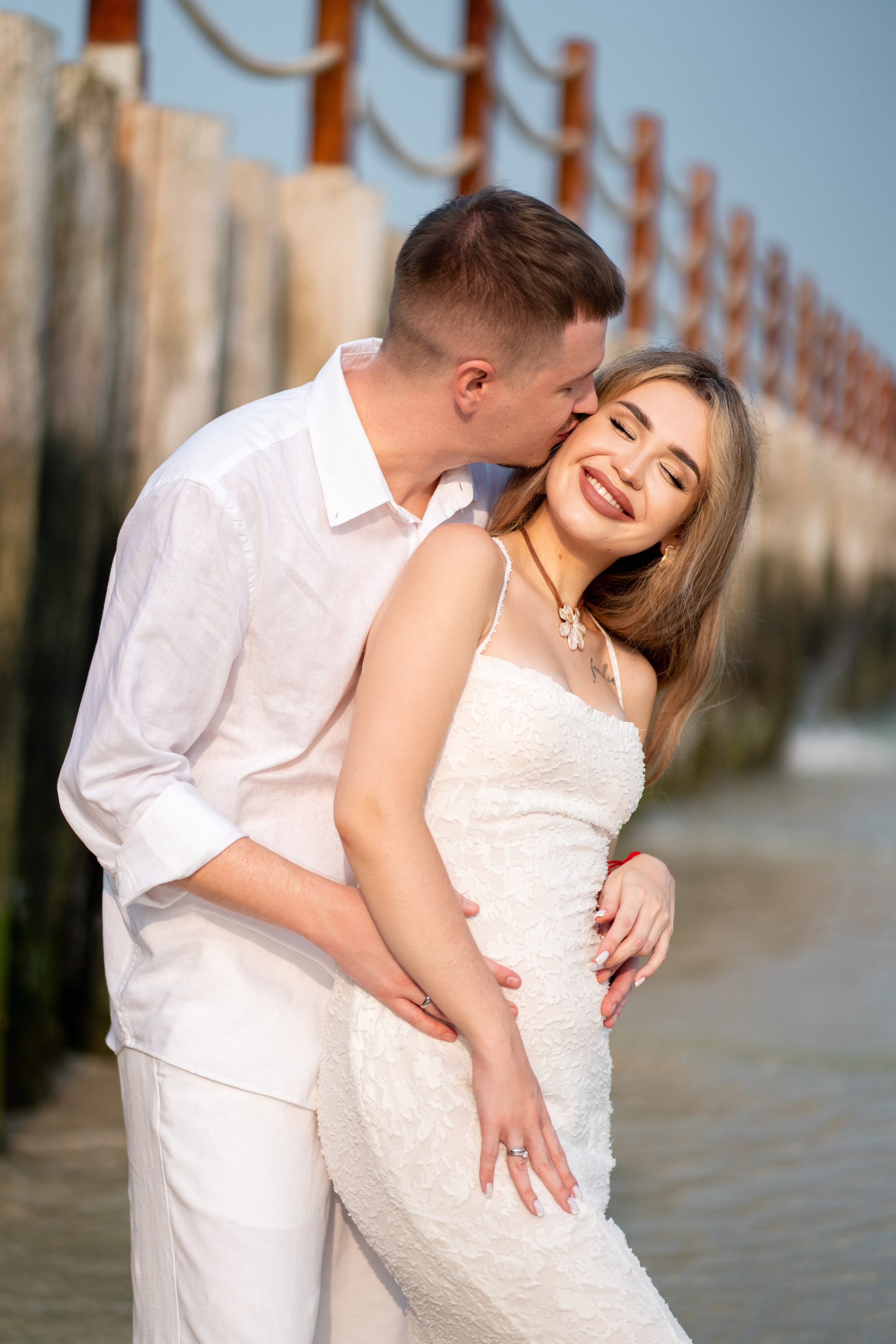 Sea breeze and kisses. Angela Iakovleva — Family Photographer in Dubai