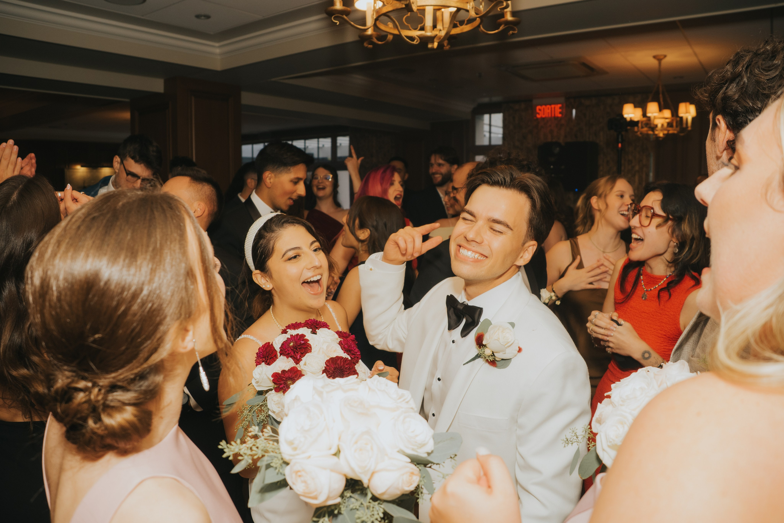 Wedding of Cassandra and Loïc in Beaconsfield, Montreal. Wedding and Family Photography Montreal Muriel Oe Photo