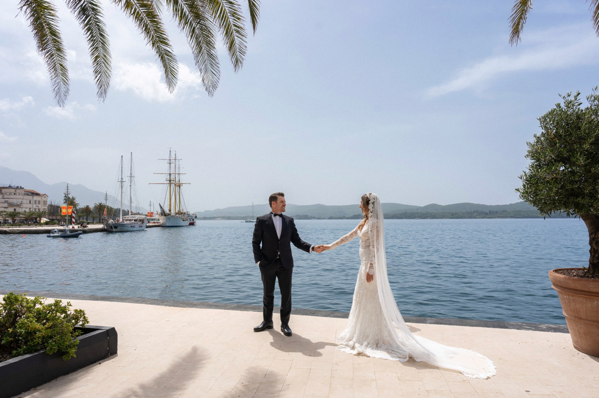 Karadağ'da Sveti-Stefan'da gün batımı