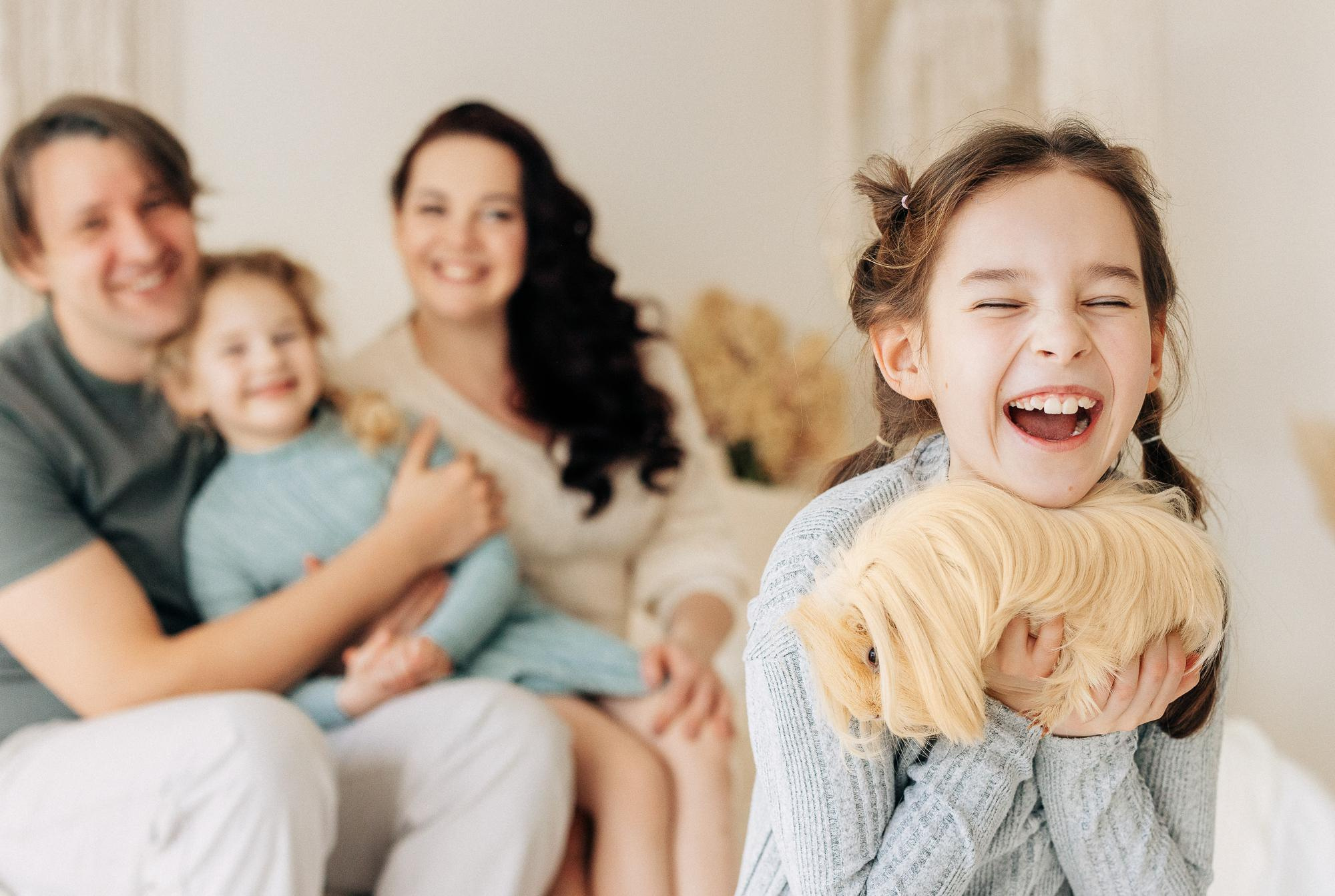 Семейная фотосессия с домашним любимцем. Family photoshoot