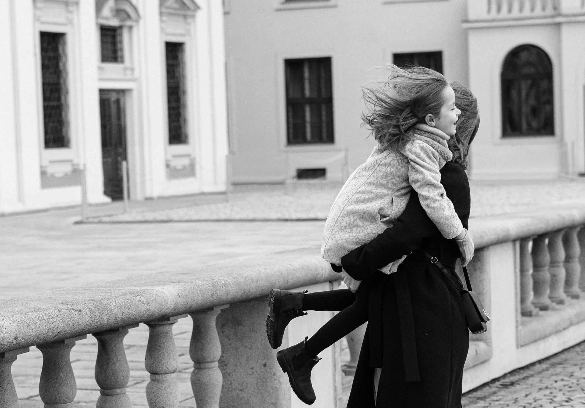 Photoshoot of a mother and daughter. Family and wedding photographer in Prague Natalia Fedori