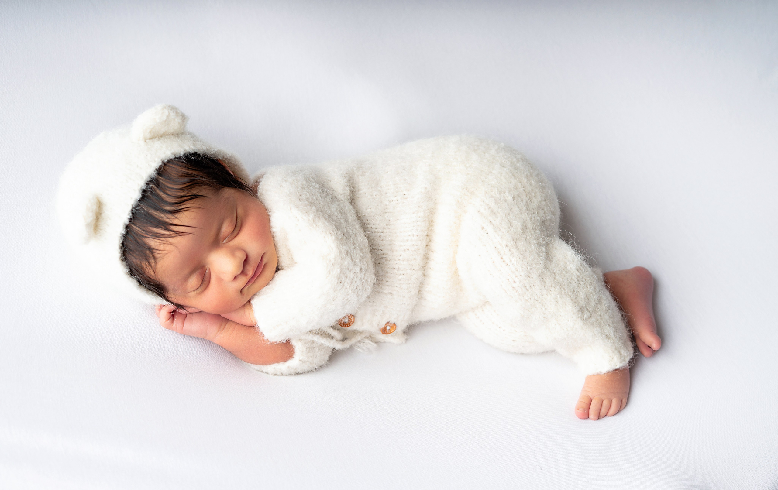 NEWBORN PORTFOLIO. Newborn Photographer and life casting in Dubai Dariya Saeed