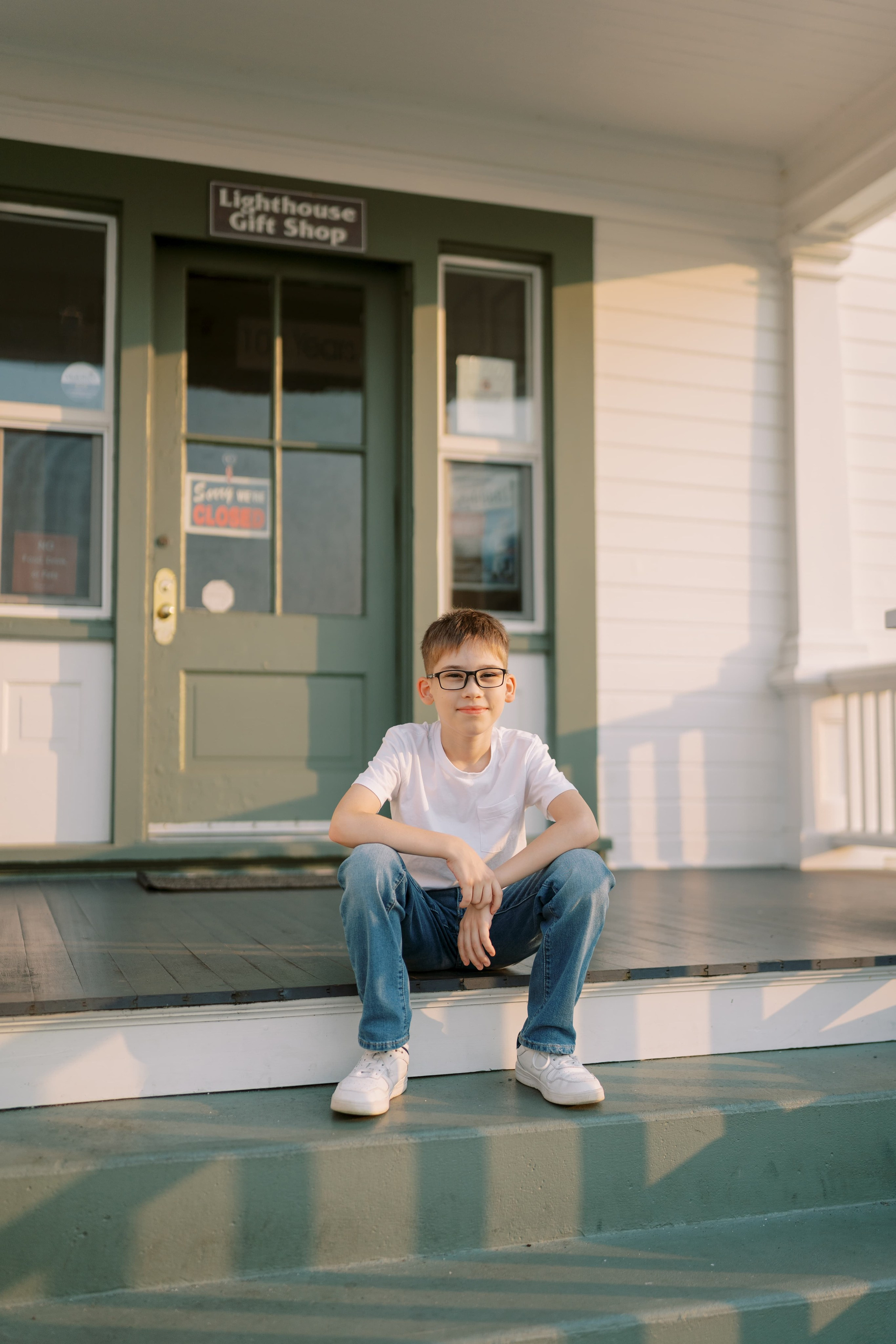 Family photoshoot. Vitalina with her family. August 2024. Lighthouse in Mukilteo. EVAN ARISTOV WEDDING PHOTOGRAPHY — Seattle Wedding Photographer