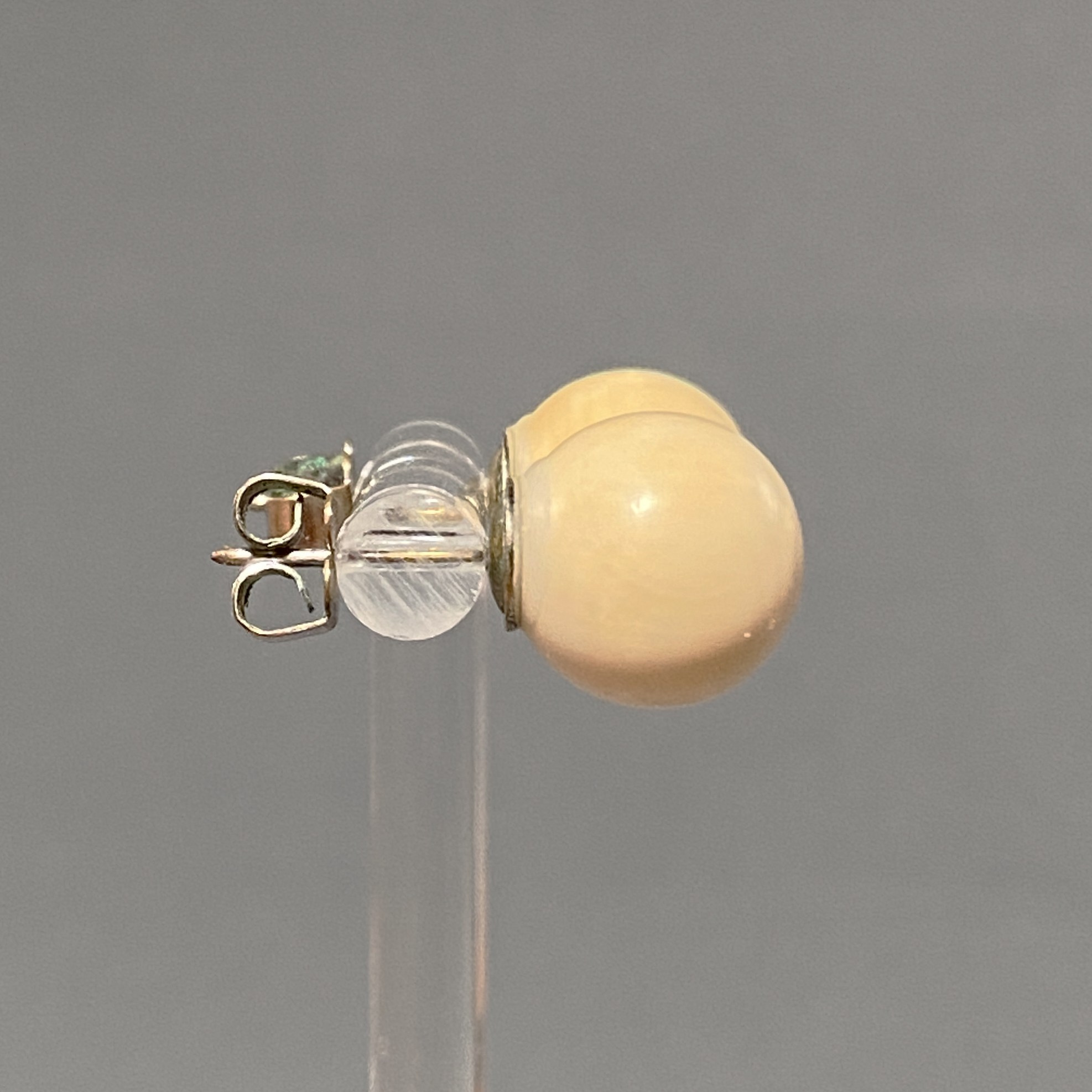 Studs. Современнные и актикварные украшения в Барселоне, Москве и Санкт-Петербурге