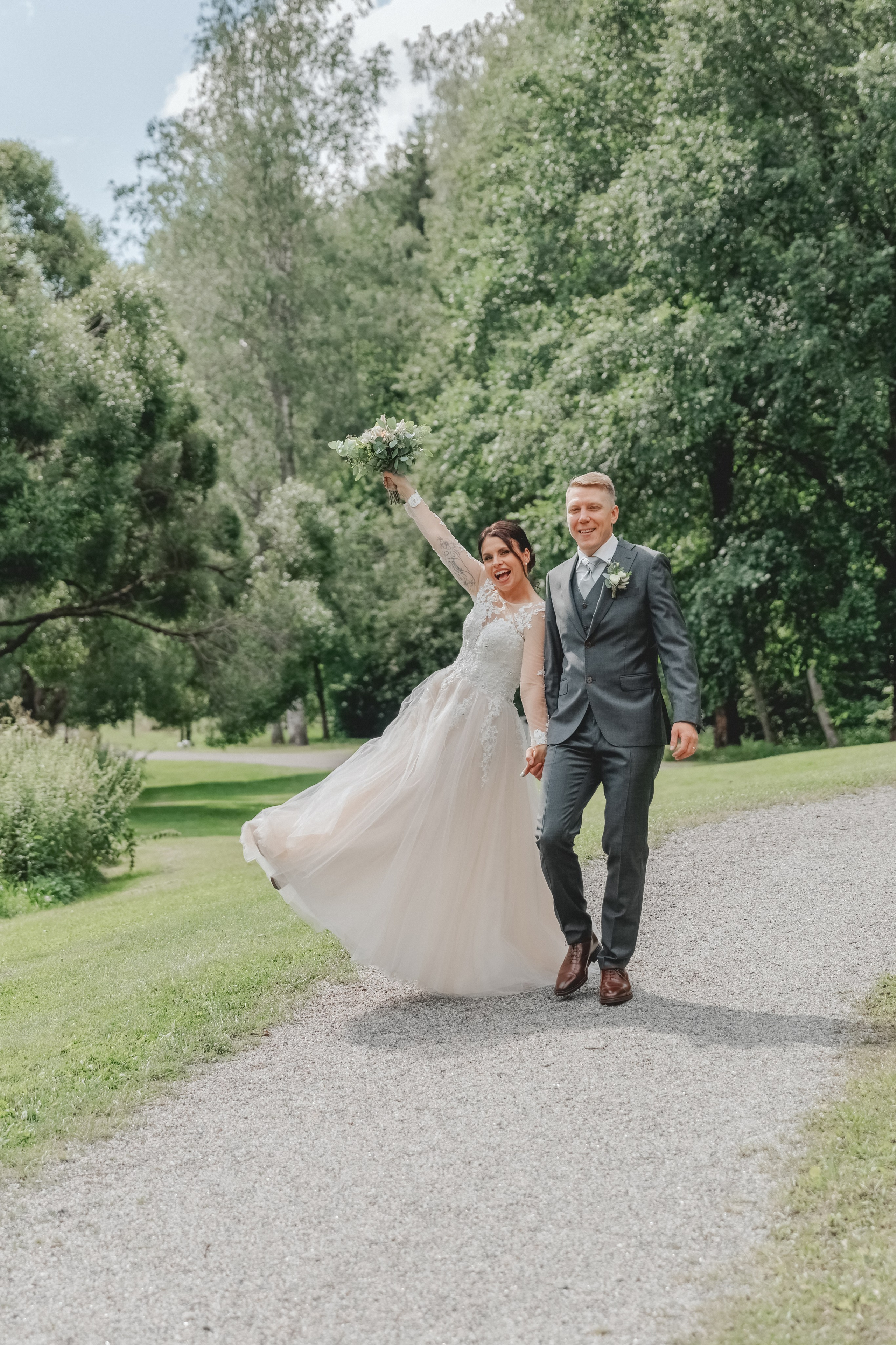 Hinnasto. Valokuvausta Helsingissä, Uudella Maalla ja muualla Suomessa. Olen valokuvaaja, joka kuvaa hääkuvia ja tapahtumia