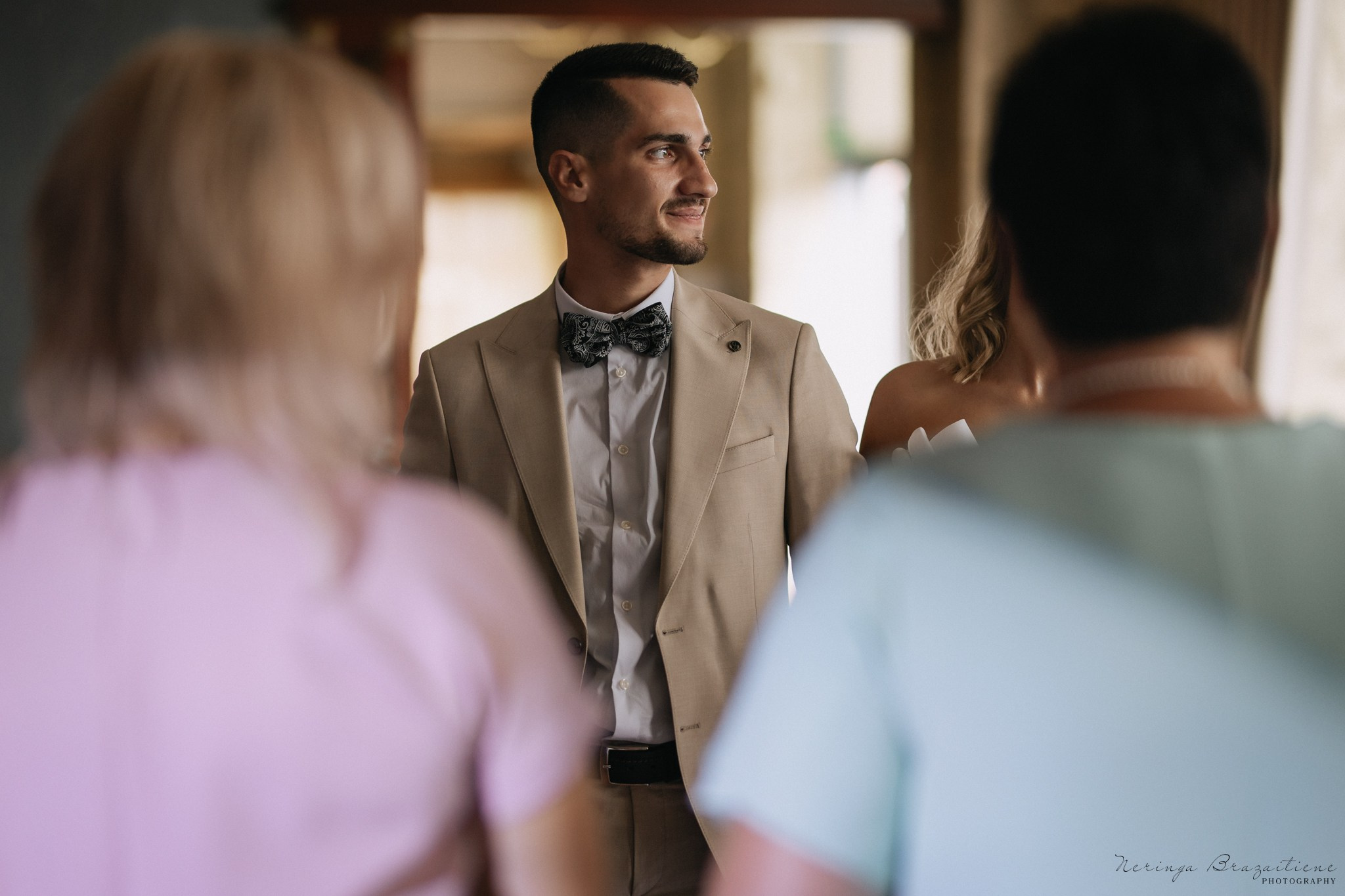 Vestuvinė fotosesija Kaune, Vienybės aikštėje, prie Lietuvos banko