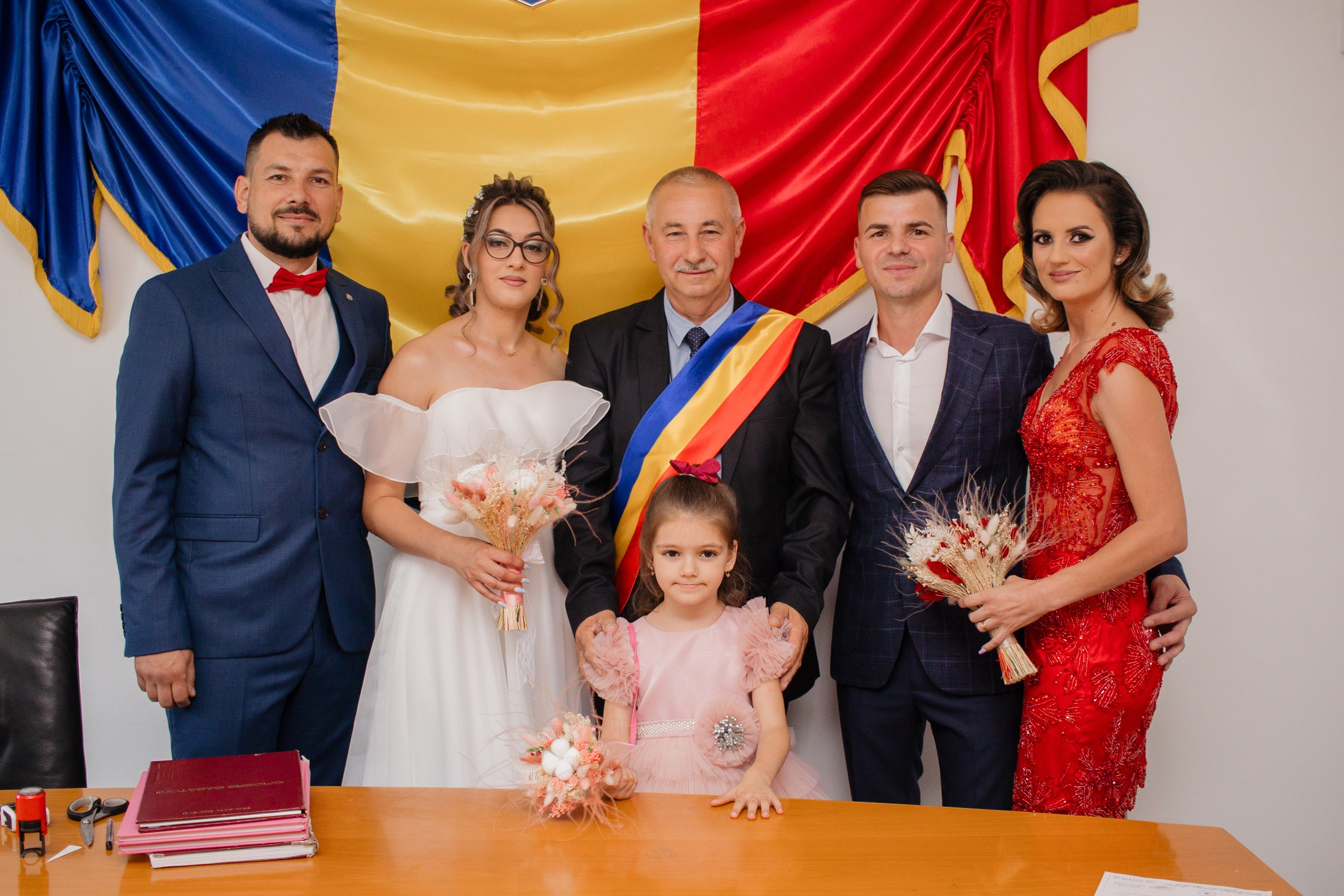 Oana & Vasile. Fotograf si videograf — evenimente si studio