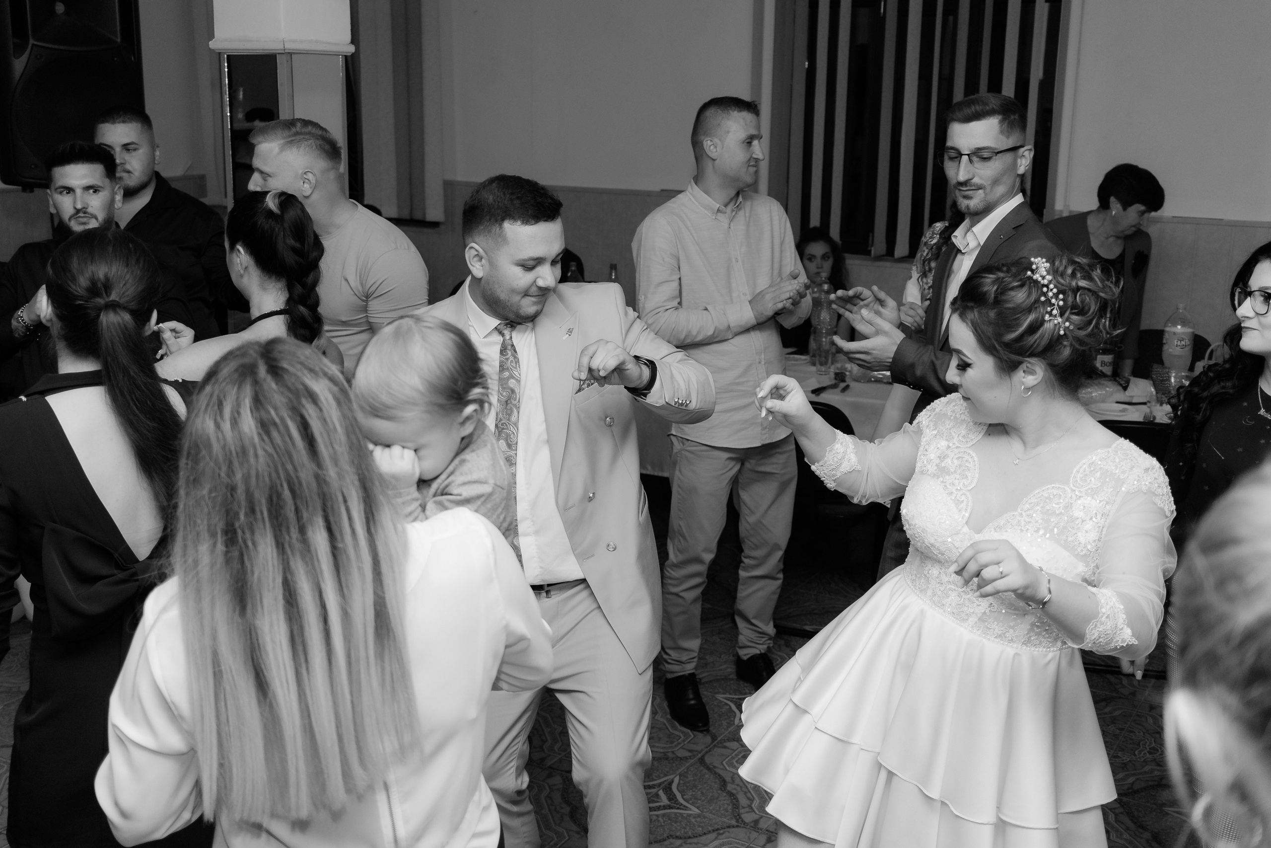 Ramona & Sebi. Fotograf si videograf — evenimente si studio