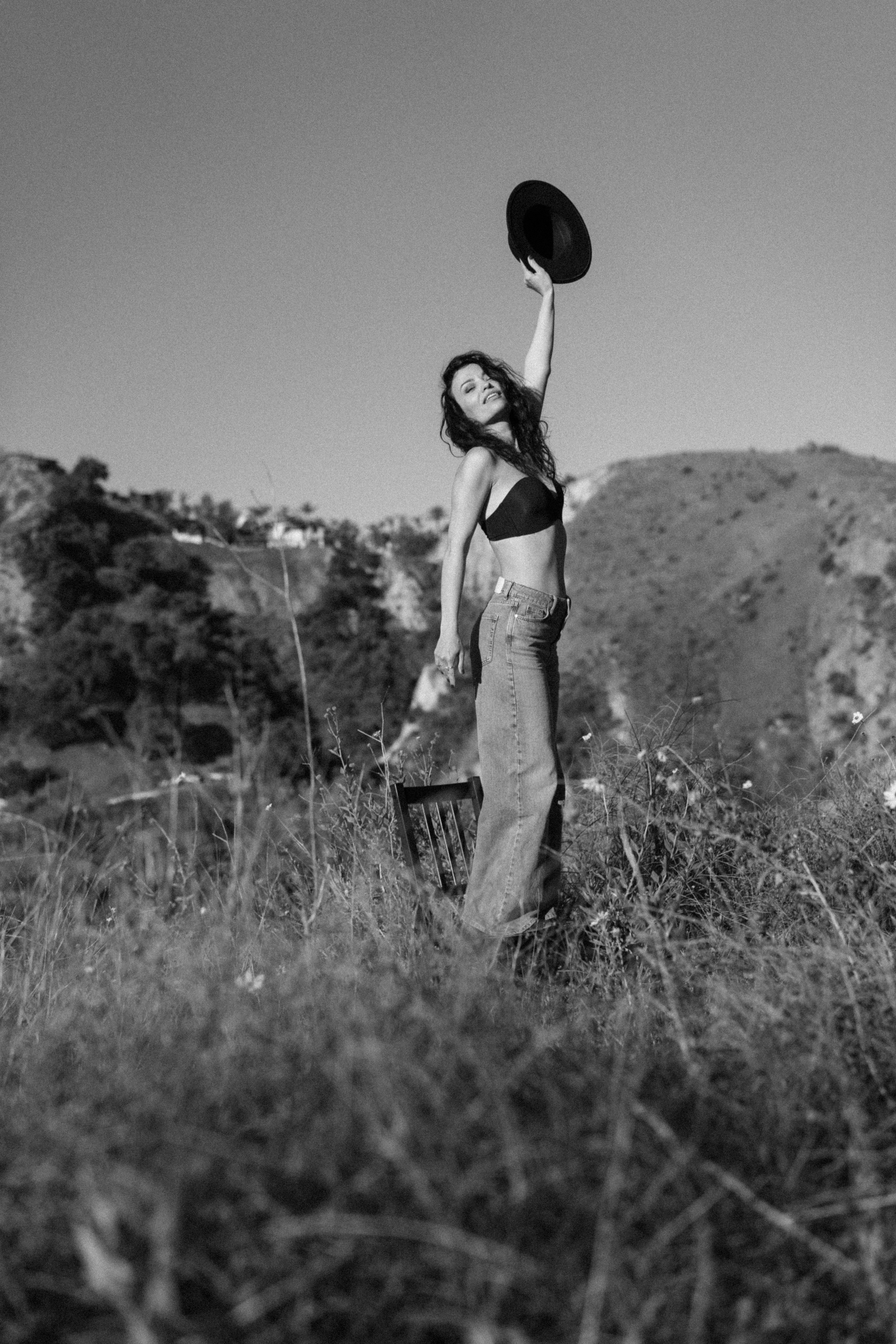 Morning photoshoot in the field. Portrait, family, maternity & wedding photography & videography in SoCal Kseni Vibe