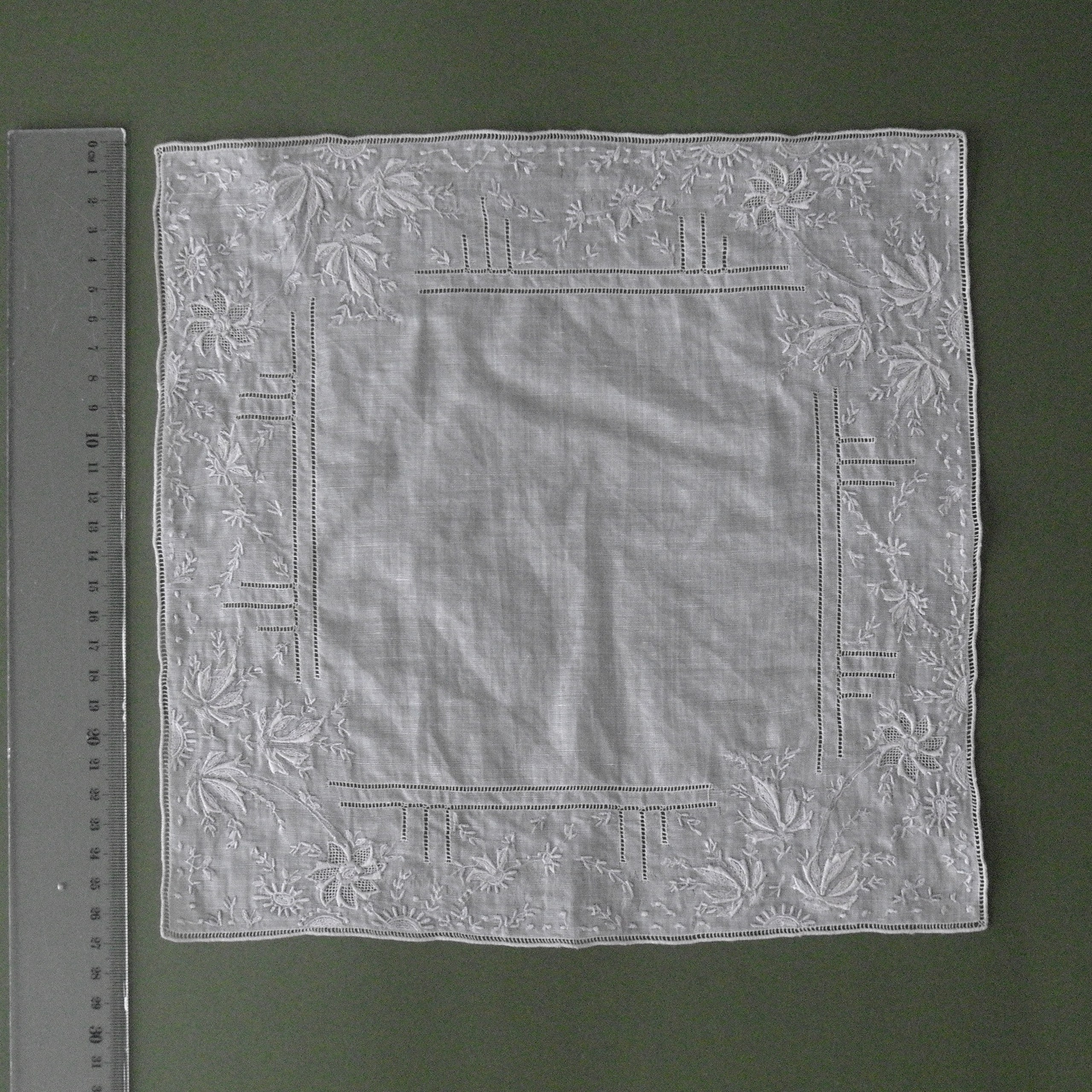 Lace napkins2. Современнные и актикварные украшения в Барселоне, Москве и Санкт-Петербурге