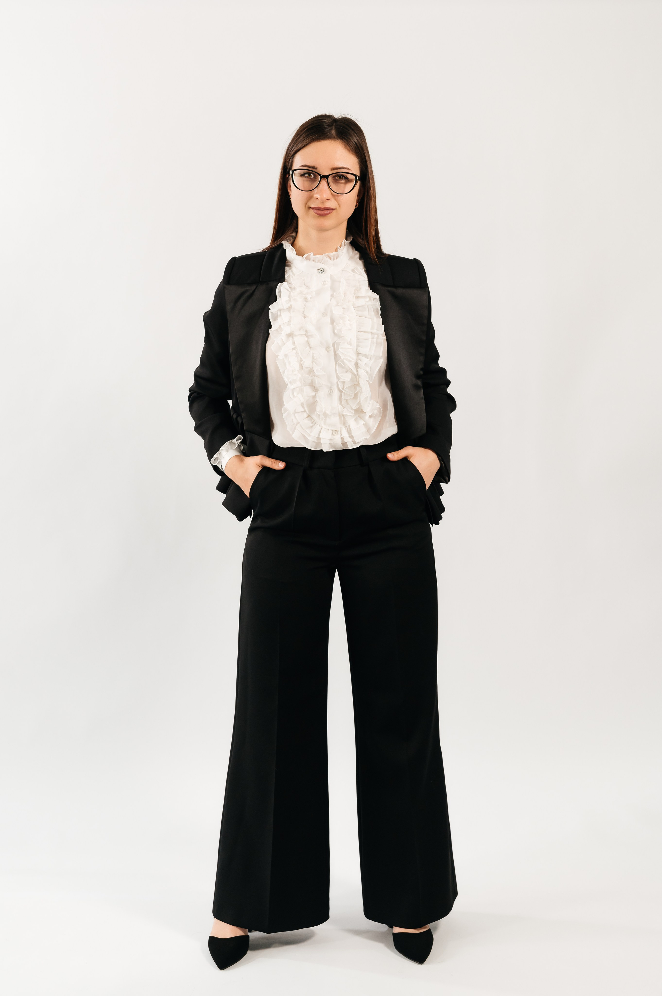Compleu: sacou și pantaloni. Designer vestimentar: elaborarea, proiectarea și confectionare…