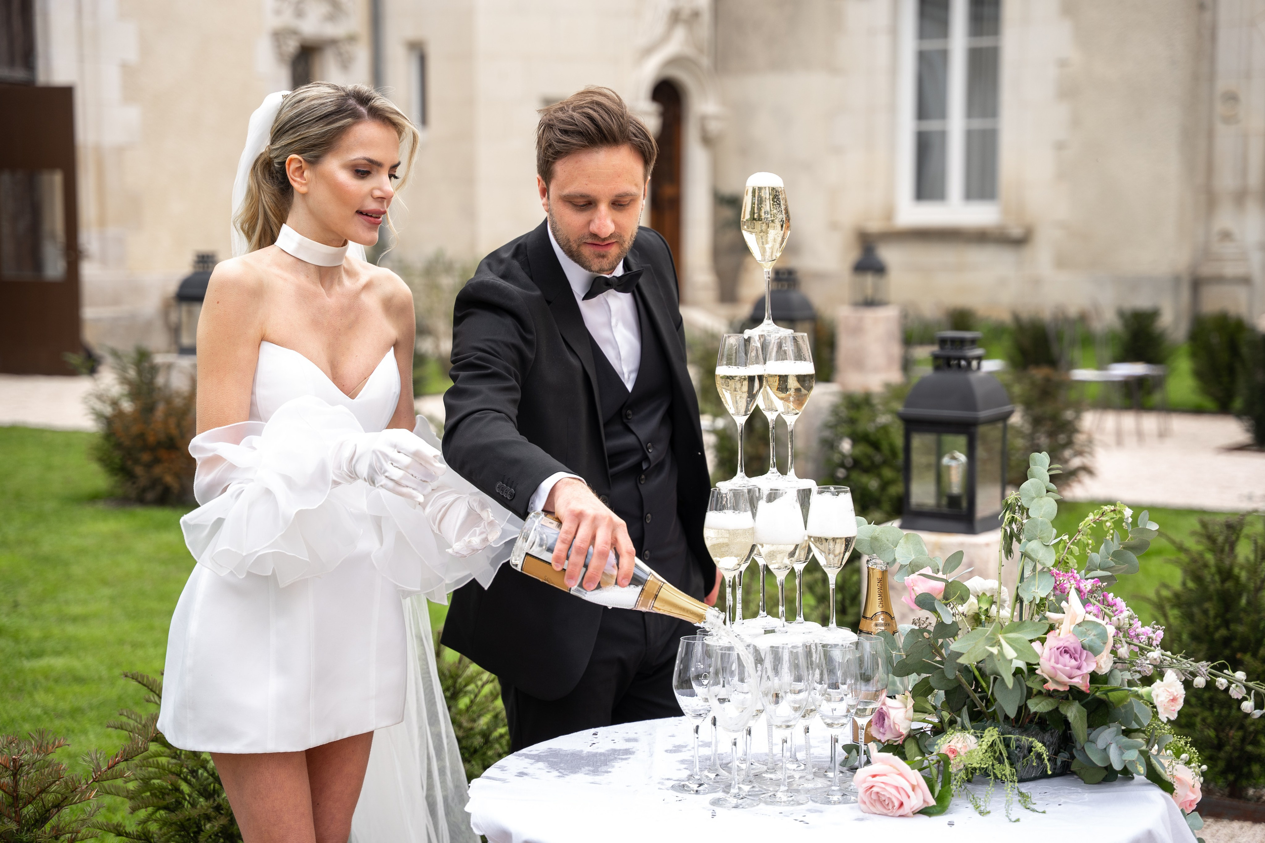Chateau elopement inspiration. Wedding photographer in Paris Oksana Shum