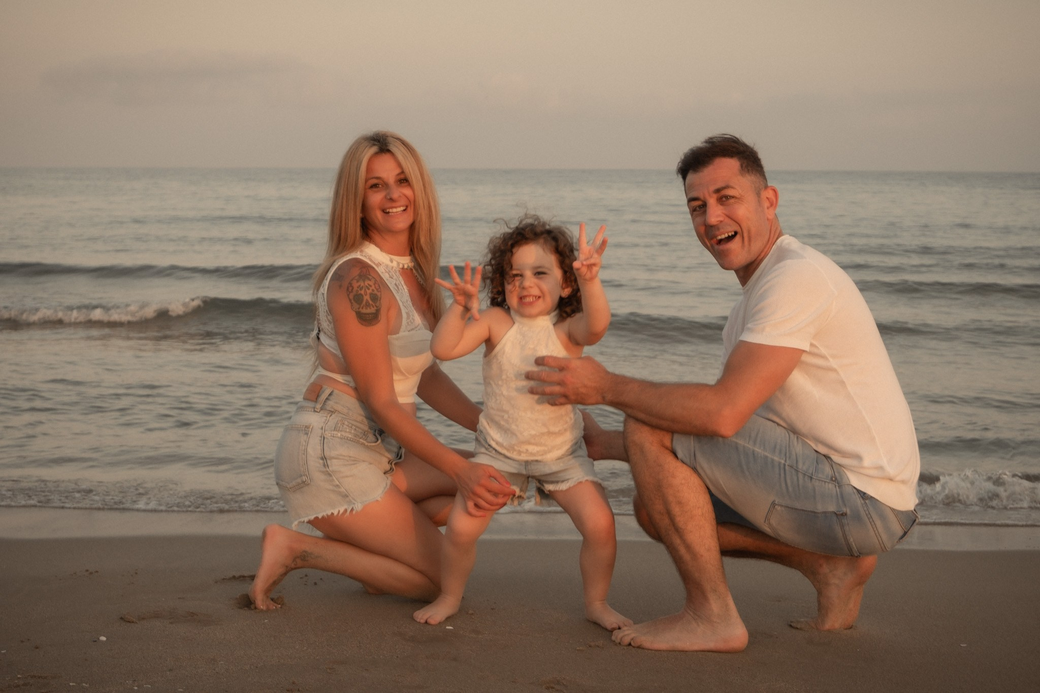 Sesión familiar en la playa. Fotografía profesional en Calafell - Elena Medvedeva