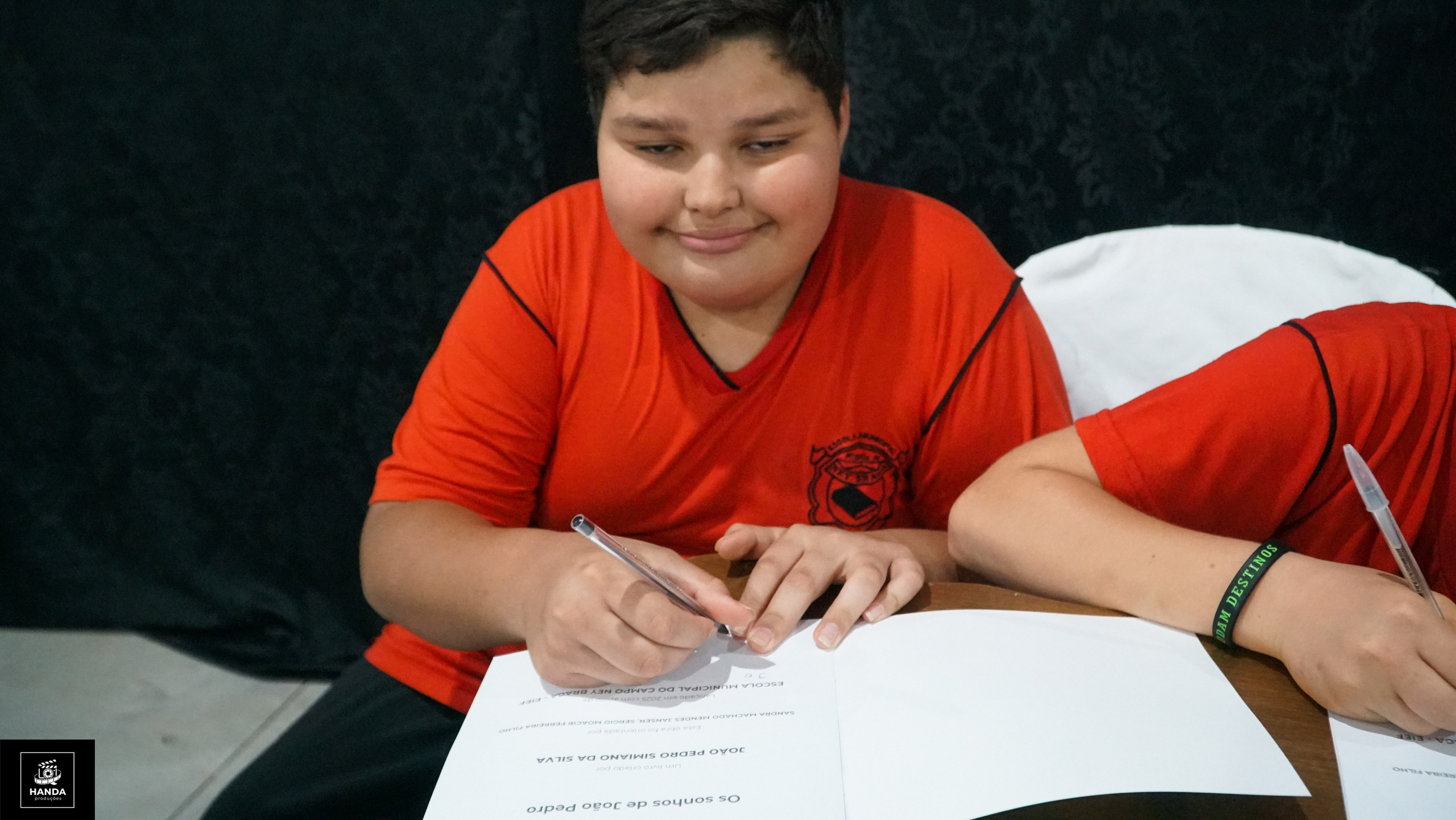 Noite autógrafos colégio Aurélio Buarque de Holanda. Handa Produções