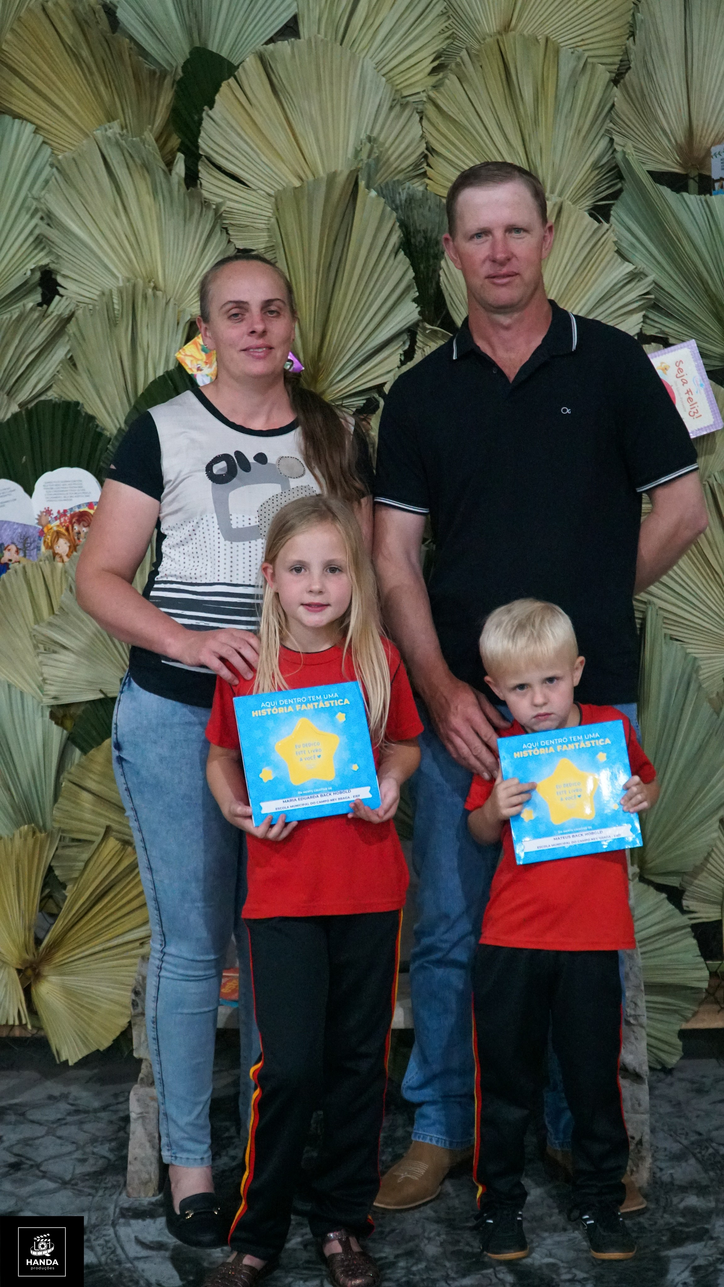 Noite autógrafos colégio Aurélio Buarque de Holanda. Handa Produções