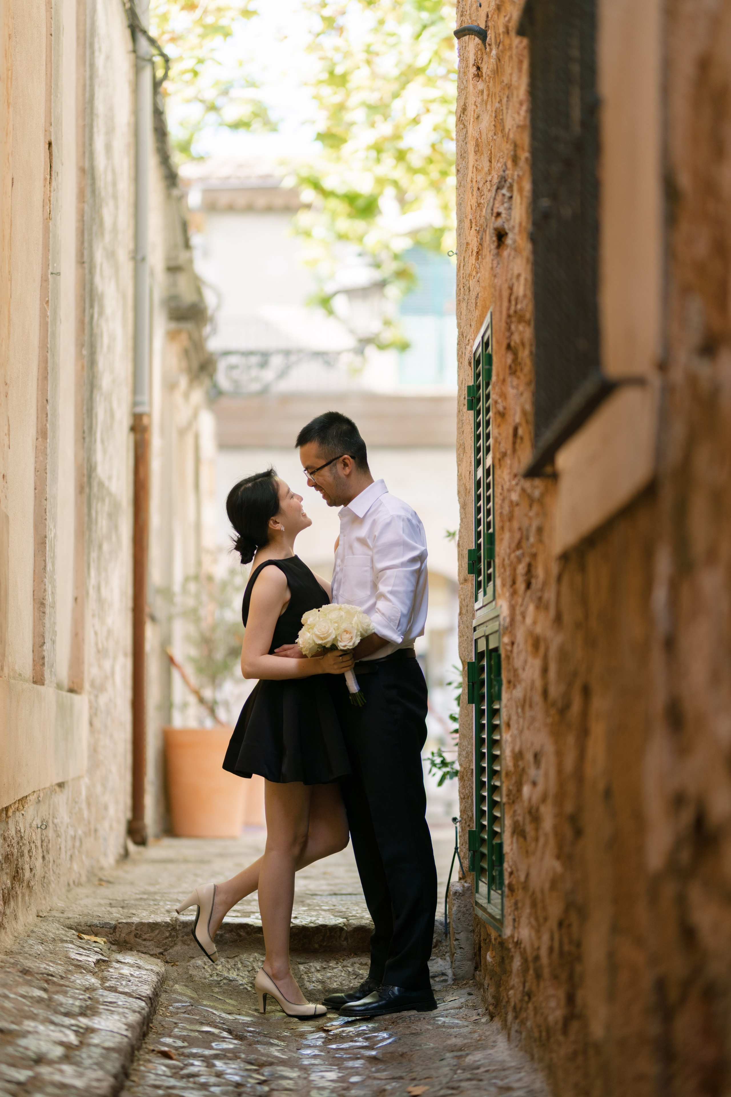 Romantic Couple Photoshoot in Valldemossa. Photographer in Mallorca