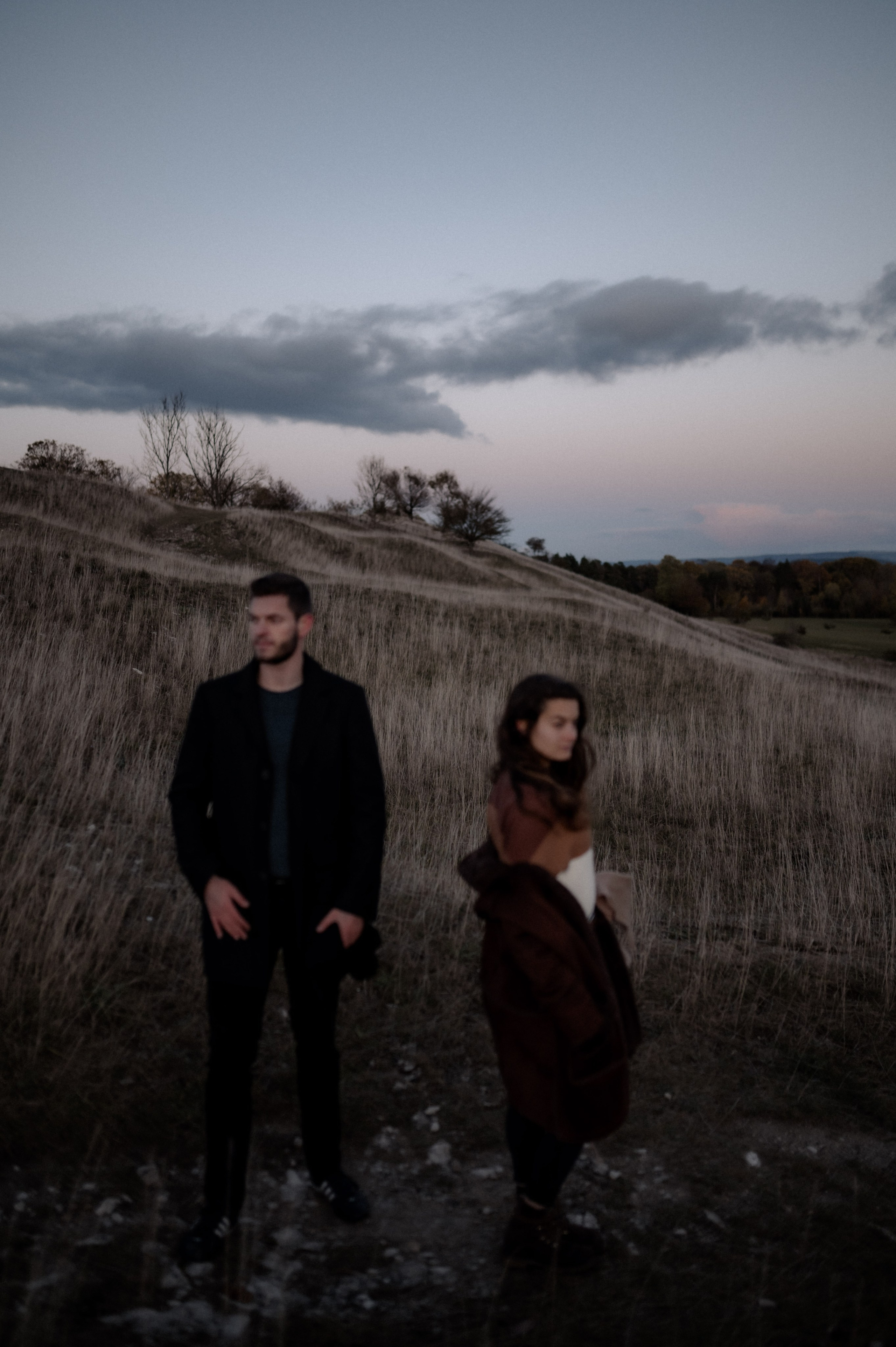 Wenn der Wind flüstert | Paarshooting am Gelben Berg. Photographer in Nuremberg Irina Mehnert from Ansbach
