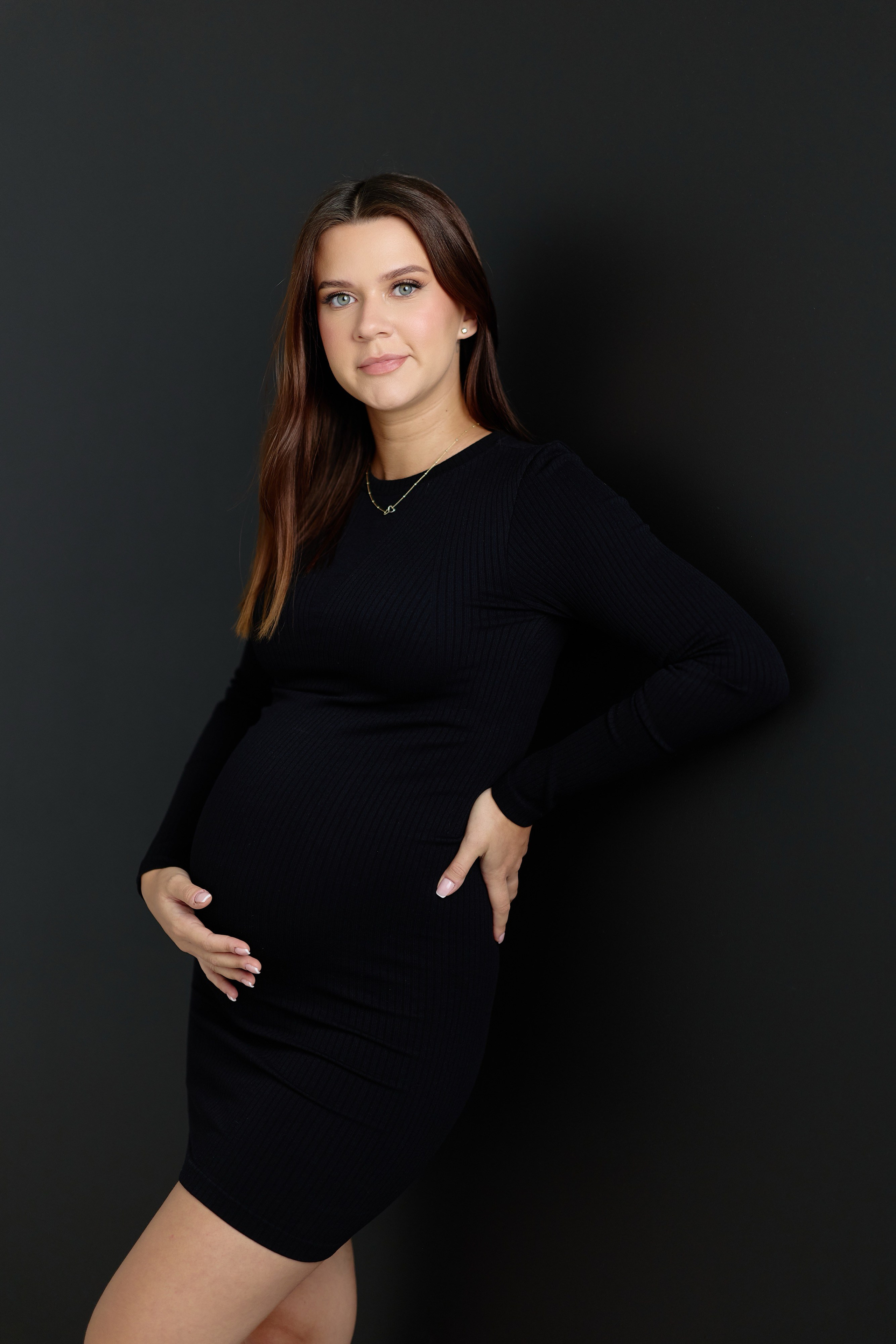 Sesja-brzuszkowa-w-studio. Daniel Chróściel Studio Myslub Fotografia i wideo ślubne