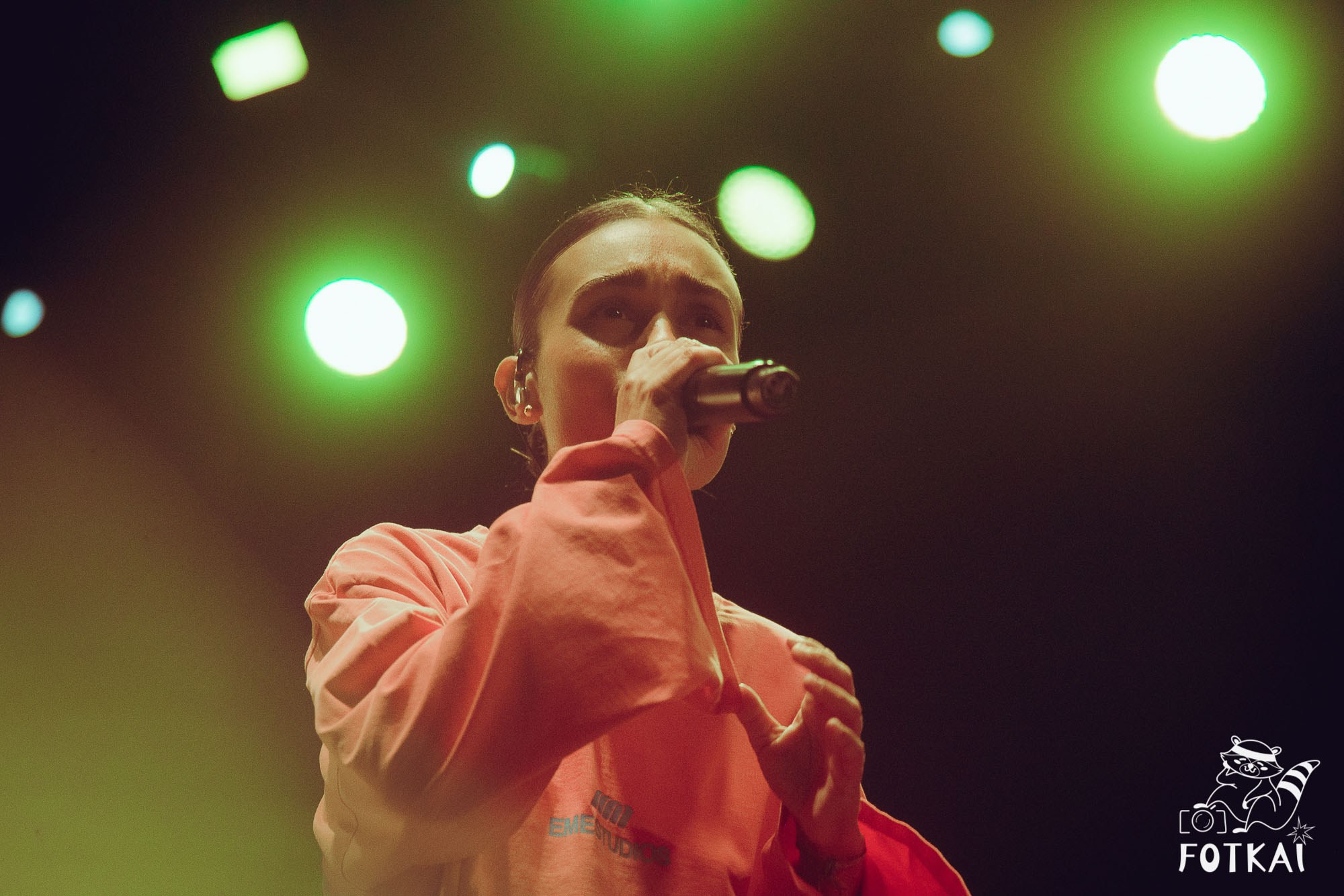 Marta Santos — Fotos del concierto en Alicante 2026: pop flamenco en El Muelle Live | FOTKAI