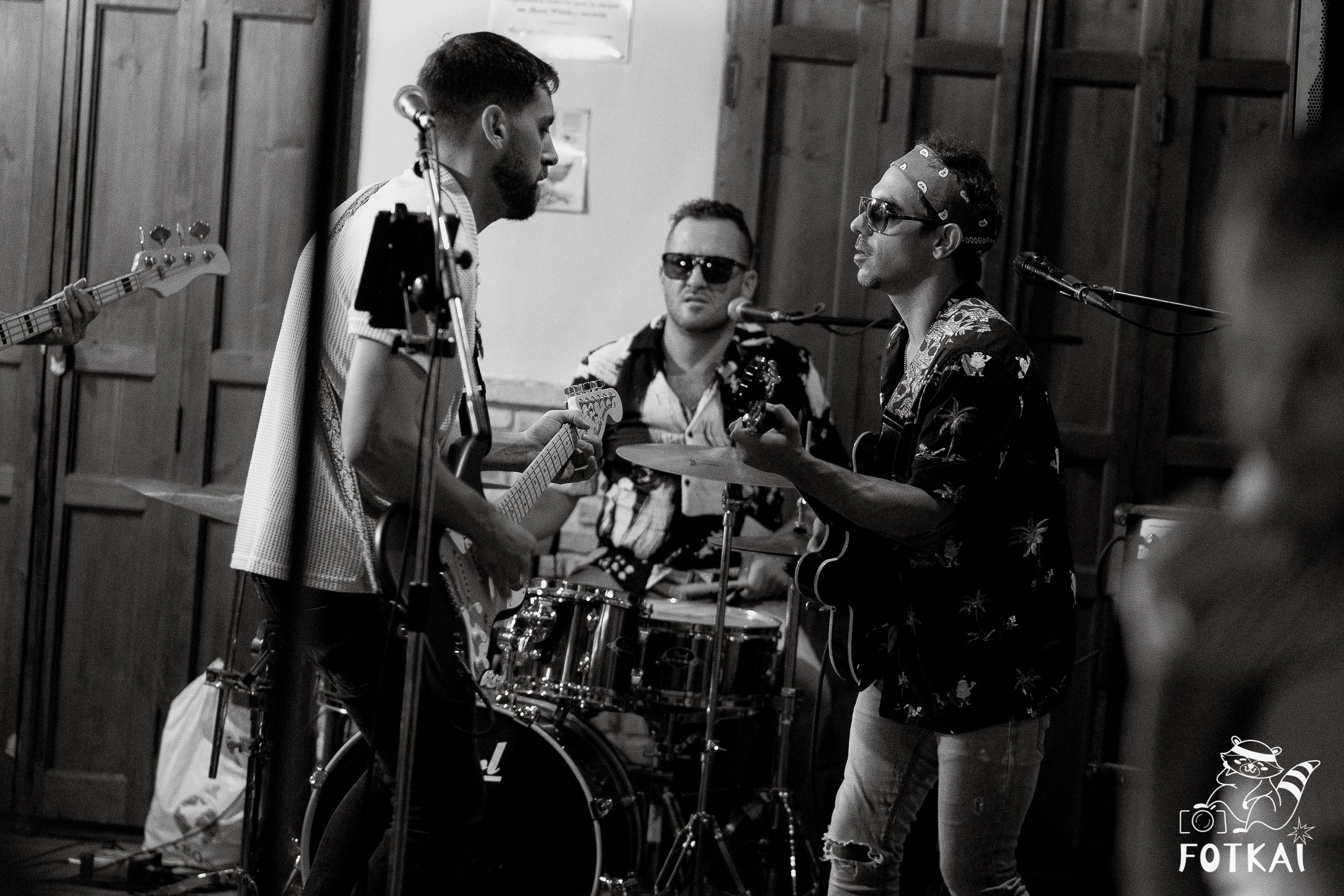 Stones of the Coast en Café Aljibe Rojales: Reportaje fotográfico 30.08.25 | FOTKAI