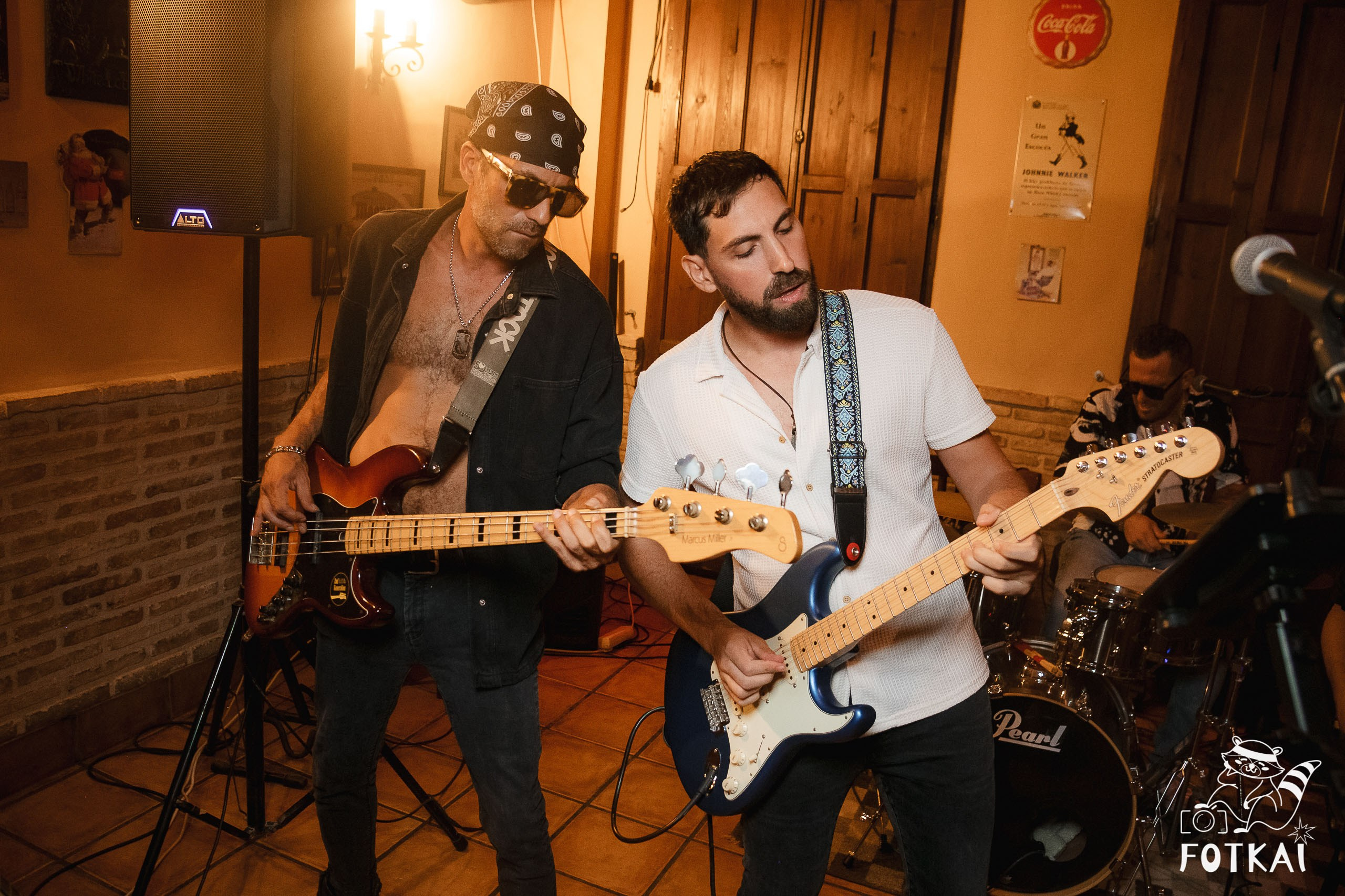 Stones of the Coast en Café Aljibe Rojales: Reportaje fotográfico 30.08.25 | FOTKAI