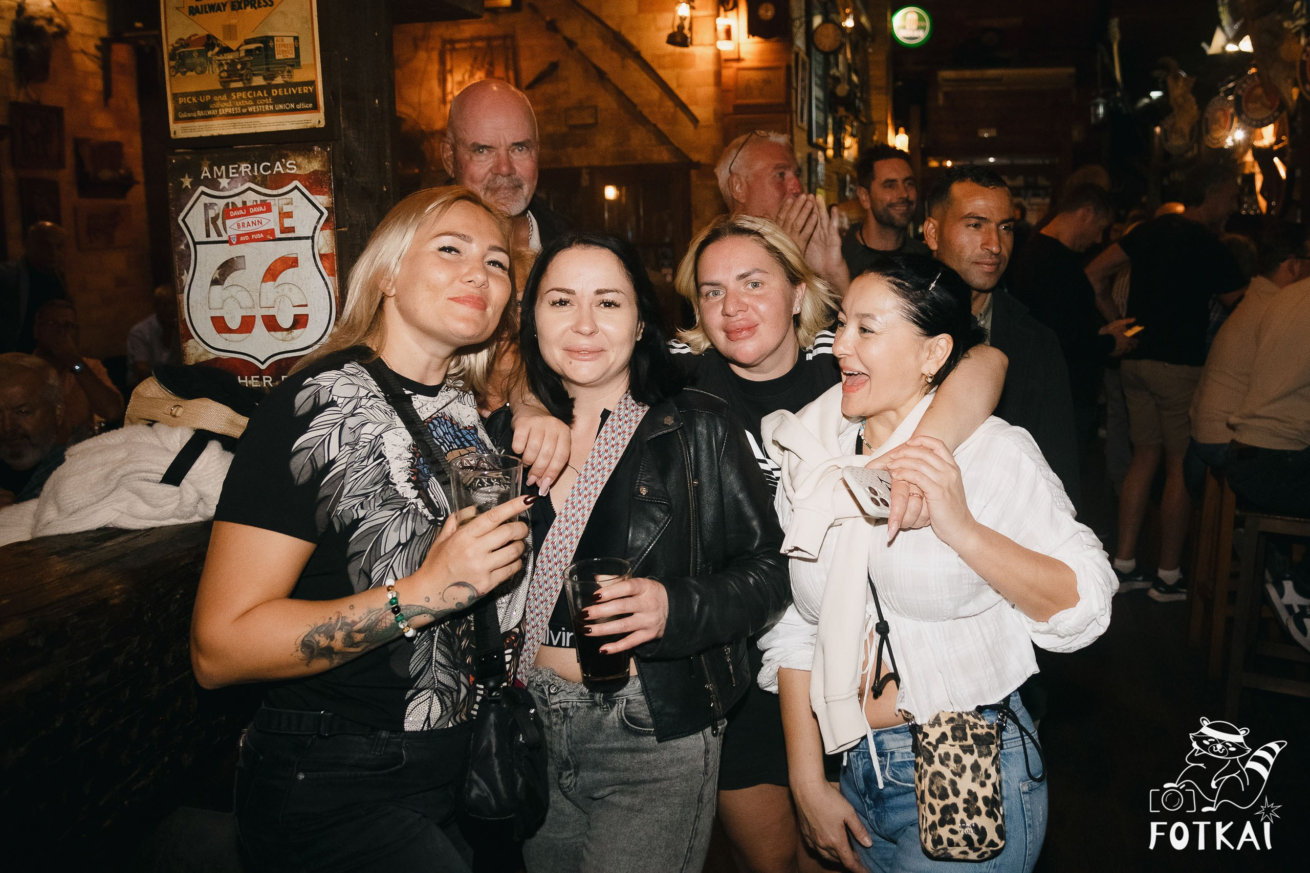 Фоторепортаж JAM Night в El Paso Bar, Torrevieja — живая музыка и атмосфера Коста-Бланки | FOTKAI