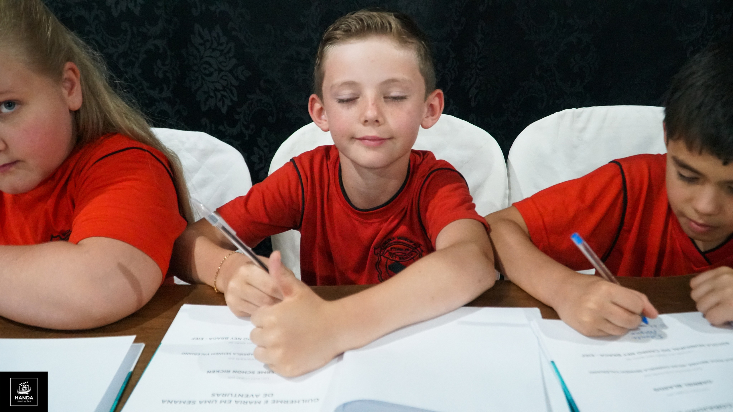 Noite autógrafos colégio Aurélio Buarque de Holanda. Handa Produções