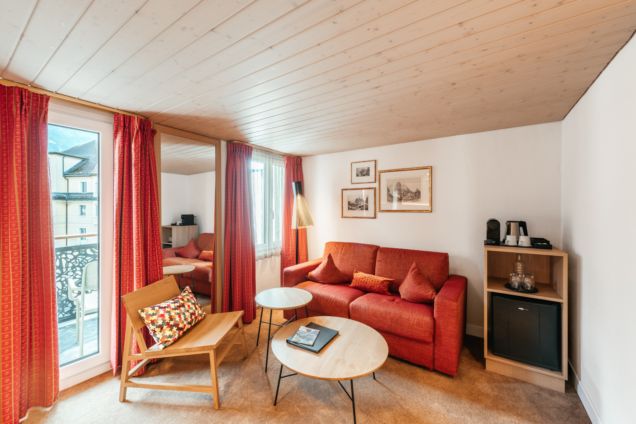 Hotel Kreuz Post, GRINDELWALD, Kt. BERN. Hallo! Ich bin Elena und arbeite als Immobilienfotografin