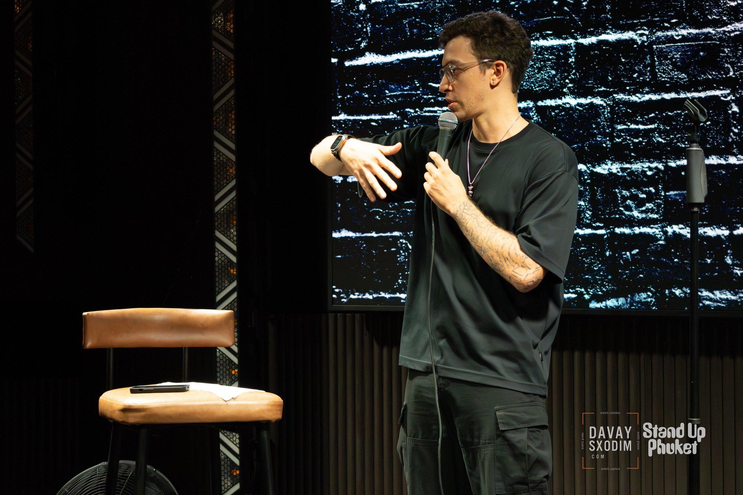 Standup Влада Лапина | Фоторепортаж | Афиша | DAVAYSXODIM.com PHUKET. АФИША|ФОТОРЕПОРТАЖИ|ИВЕНТЫ|ПХУКЕТ