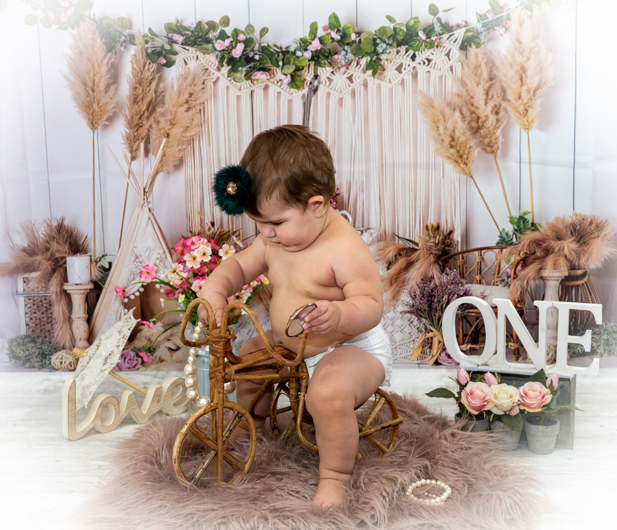 Smash the cake. Lucia Adam Family Photography