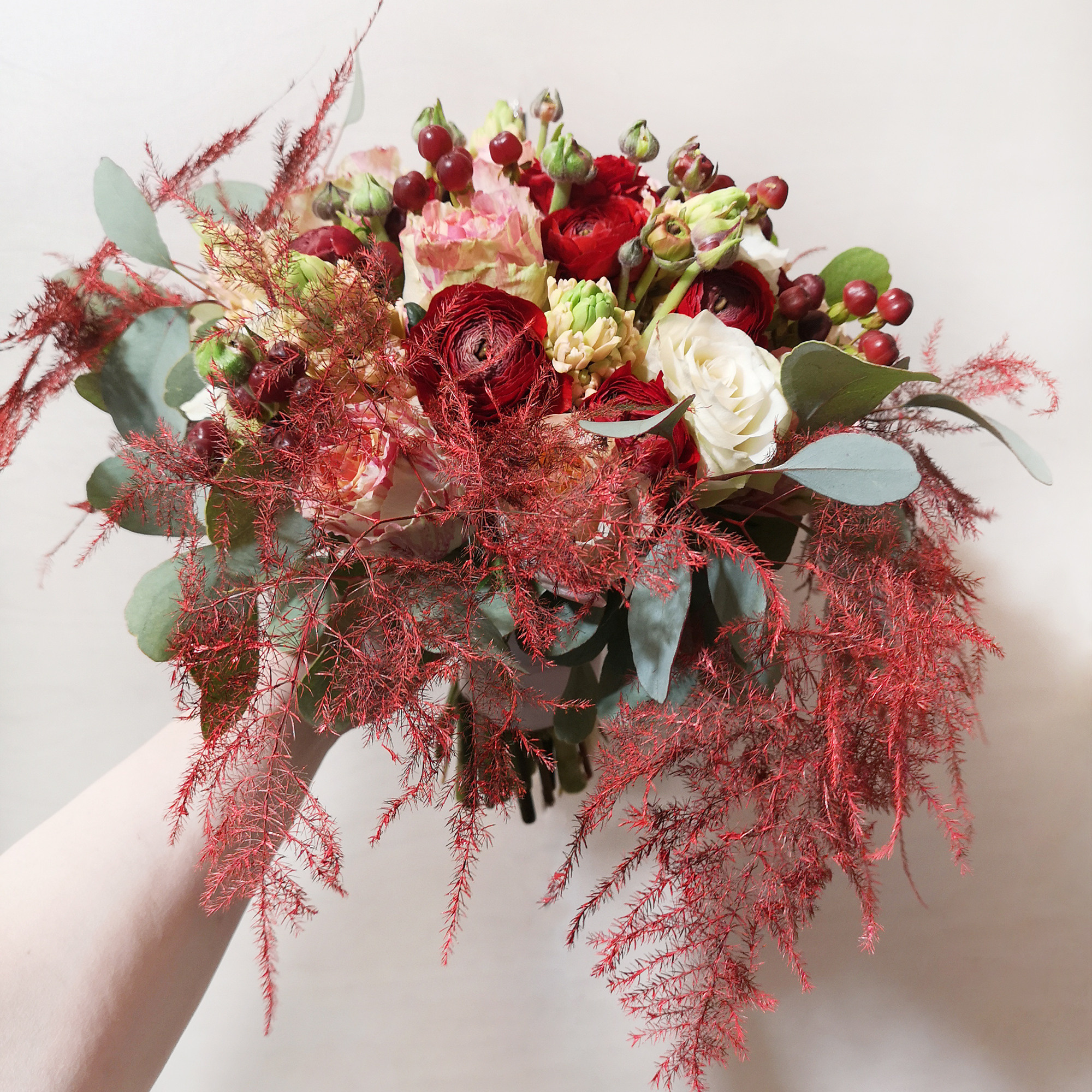 Līgavas pušķi sarkanos toņos. Event design, decoration, floristry, gift, Irina Novika, Riga, Latvia