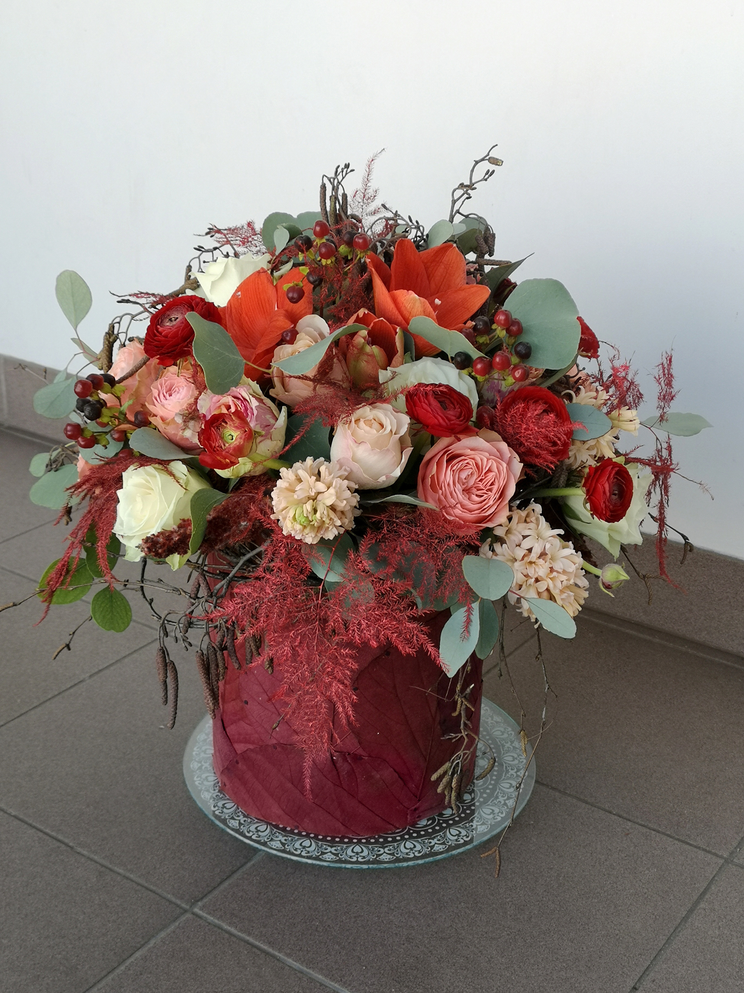 Ziedu pušķi kastē. Event design, decoration, floristry, gift, Irina Novika, Riga, Latvia