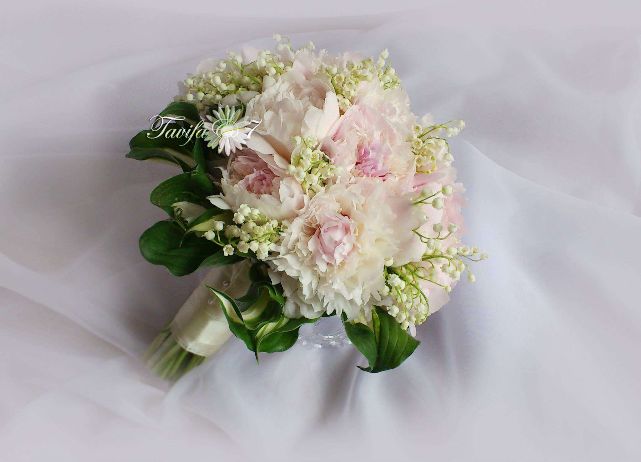 Vasaras līgavas pušķis ar maigam gaiši roza krāsa peonijam un  majpuķitem