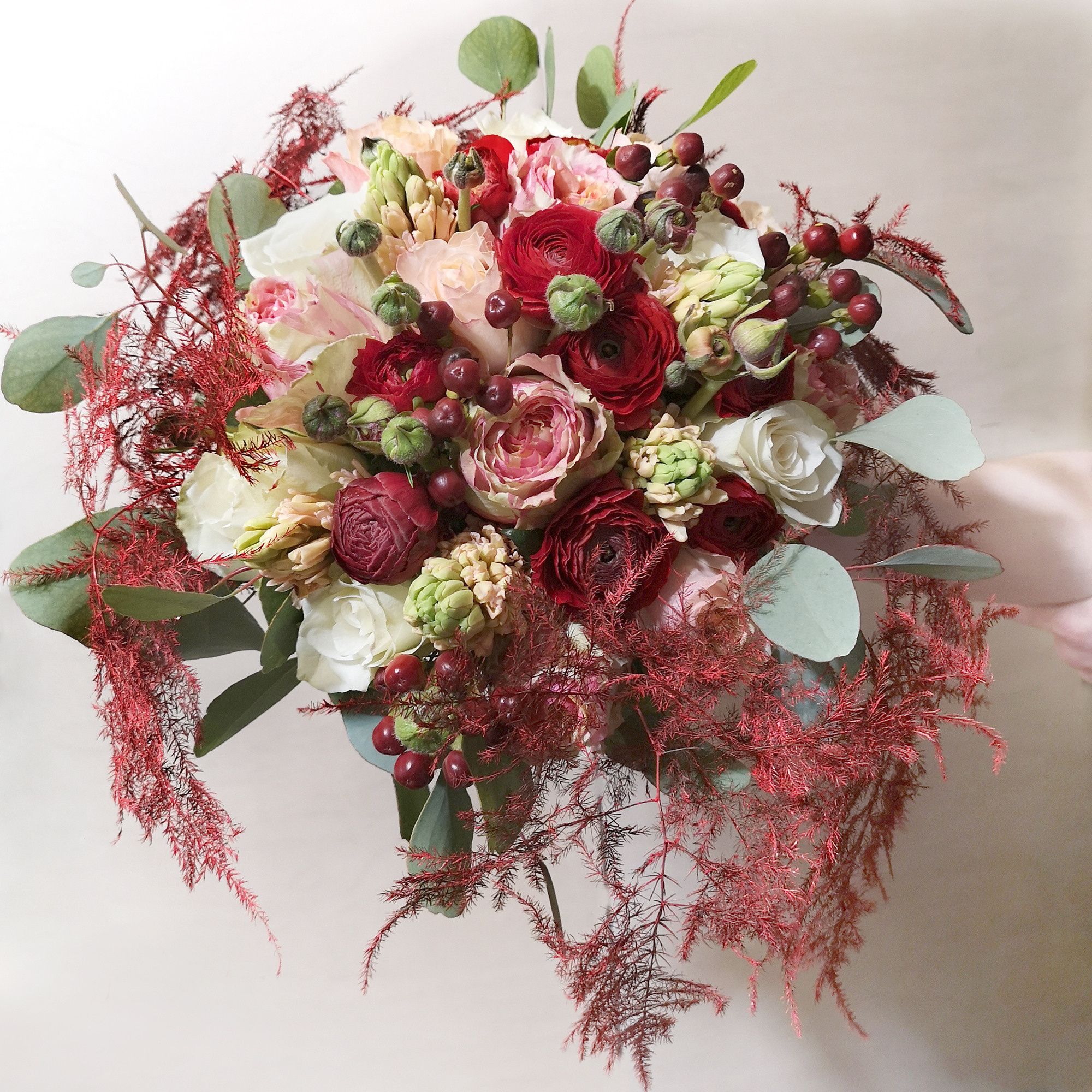 Līgavas pušķi sarkanos toņos. Event design, decoration, floristry, gift, Irina Novika, Riga, Latvia