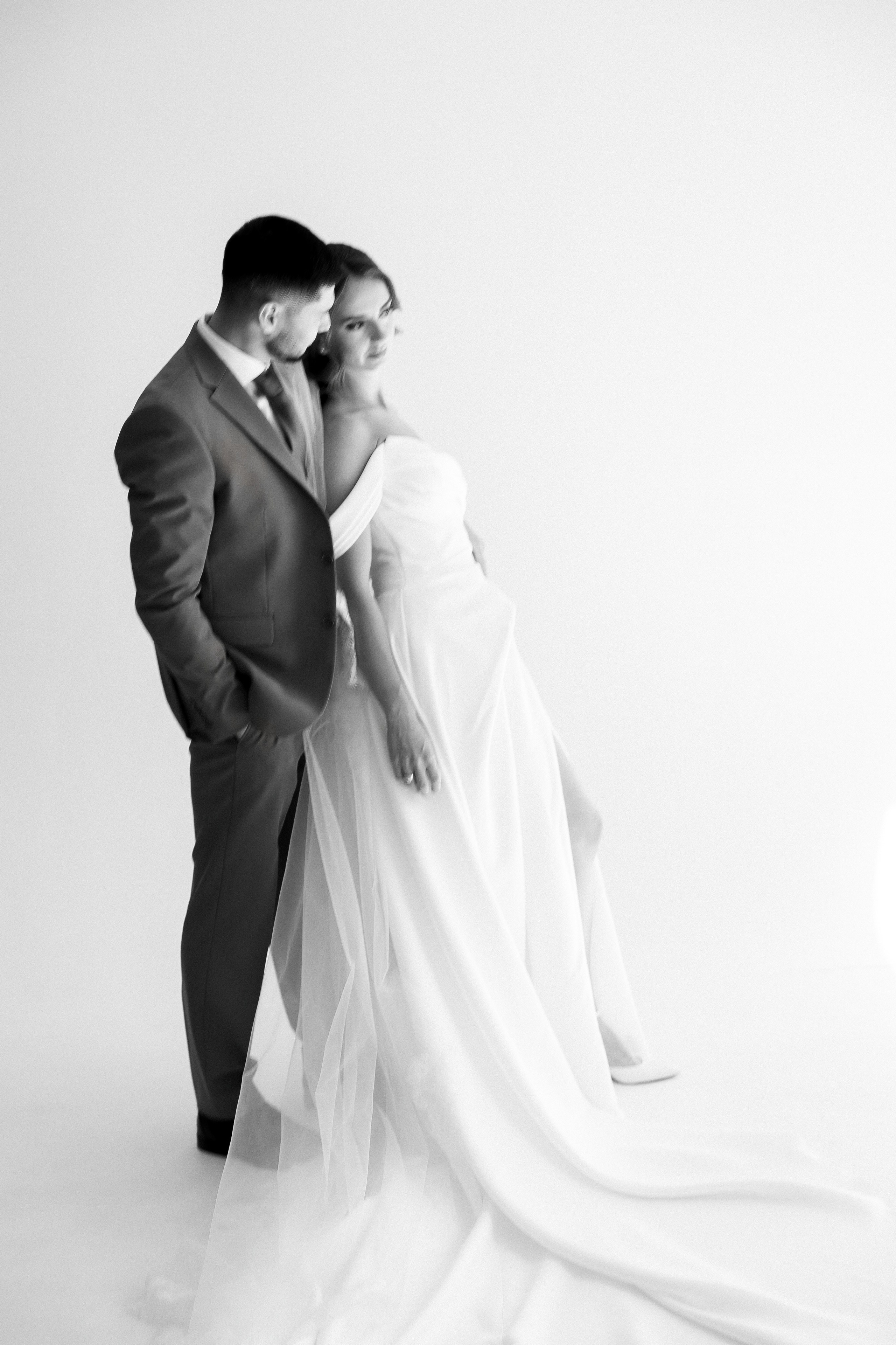 Eugen & Livia — Grand Elysee — Wedding Day. Servicii Foto și Video 067188353