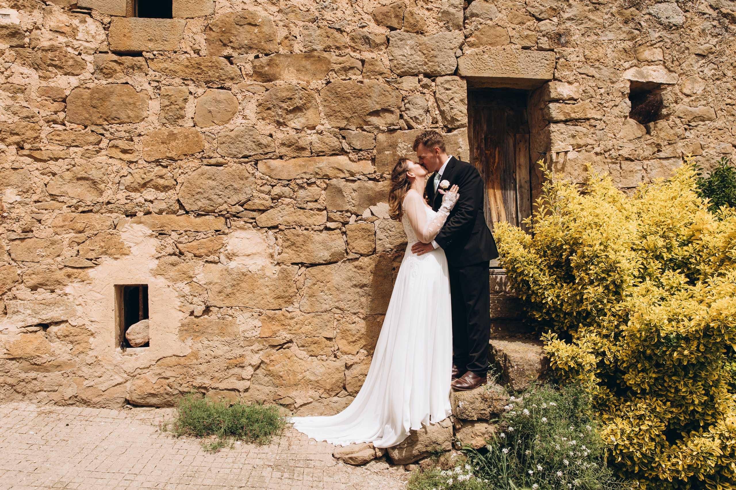  Wedding photography in Milan fashion district – stylish European couple.